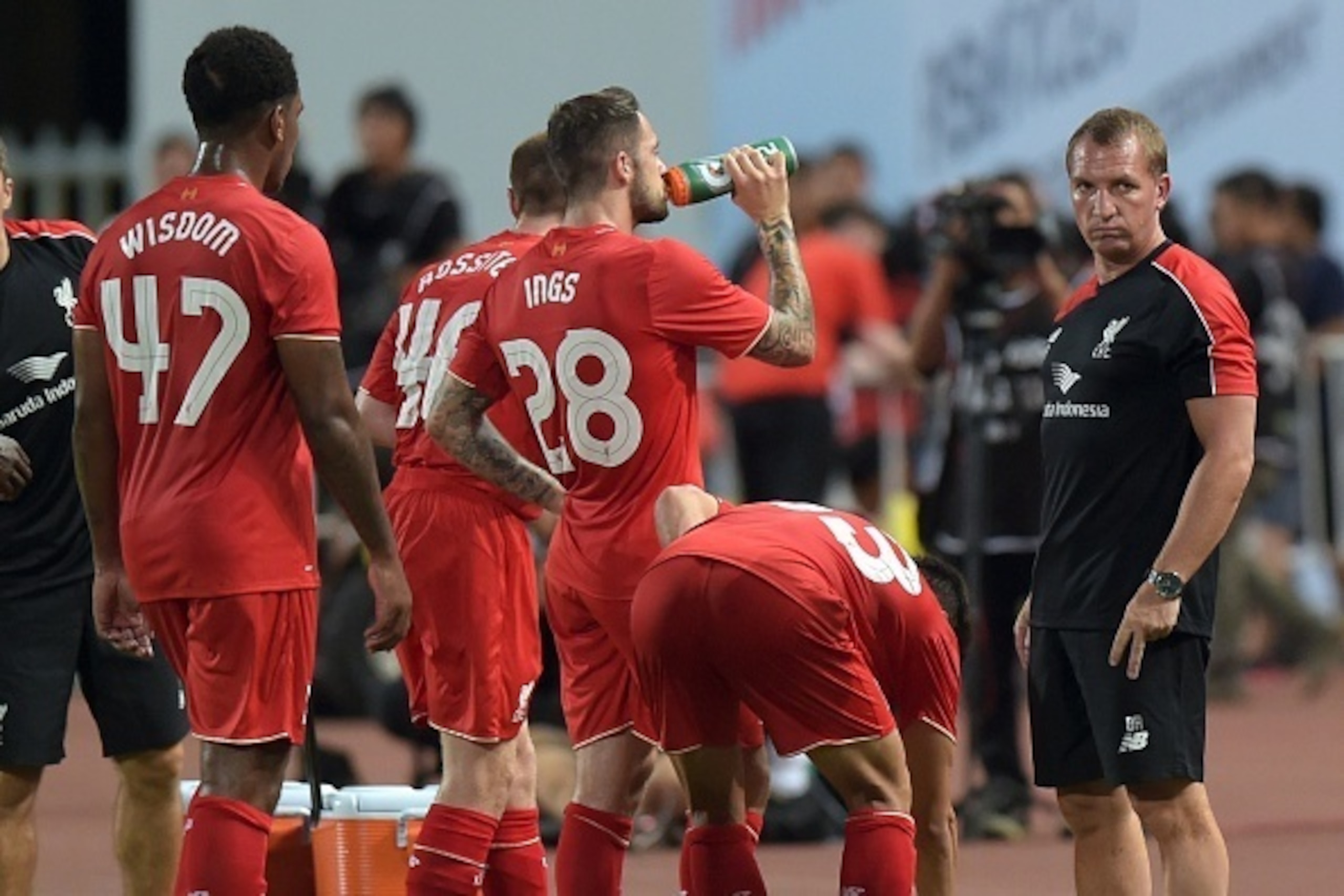 Liverpool football manager Brendan Rodgers (R) looks at his players during their game against Thailand All Stars at Rajamangala stadium in Bangkok on July 14, 2015.  AFP PHOTO / PORNCHAI KITTIWONGSAKUL        (Photo credit should read PORNCHAI KITTIWONGSA
