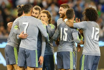 MELBOURNE, AUSTRALIA - JULY 24:  Karim Benzema of Real Madrid is congratulated by team mates after scoring a goal during the International Champions Cup match between Real Madrid and Manchester City at Melbourne Cricket Ground on July 24, 2015 in Melbourn