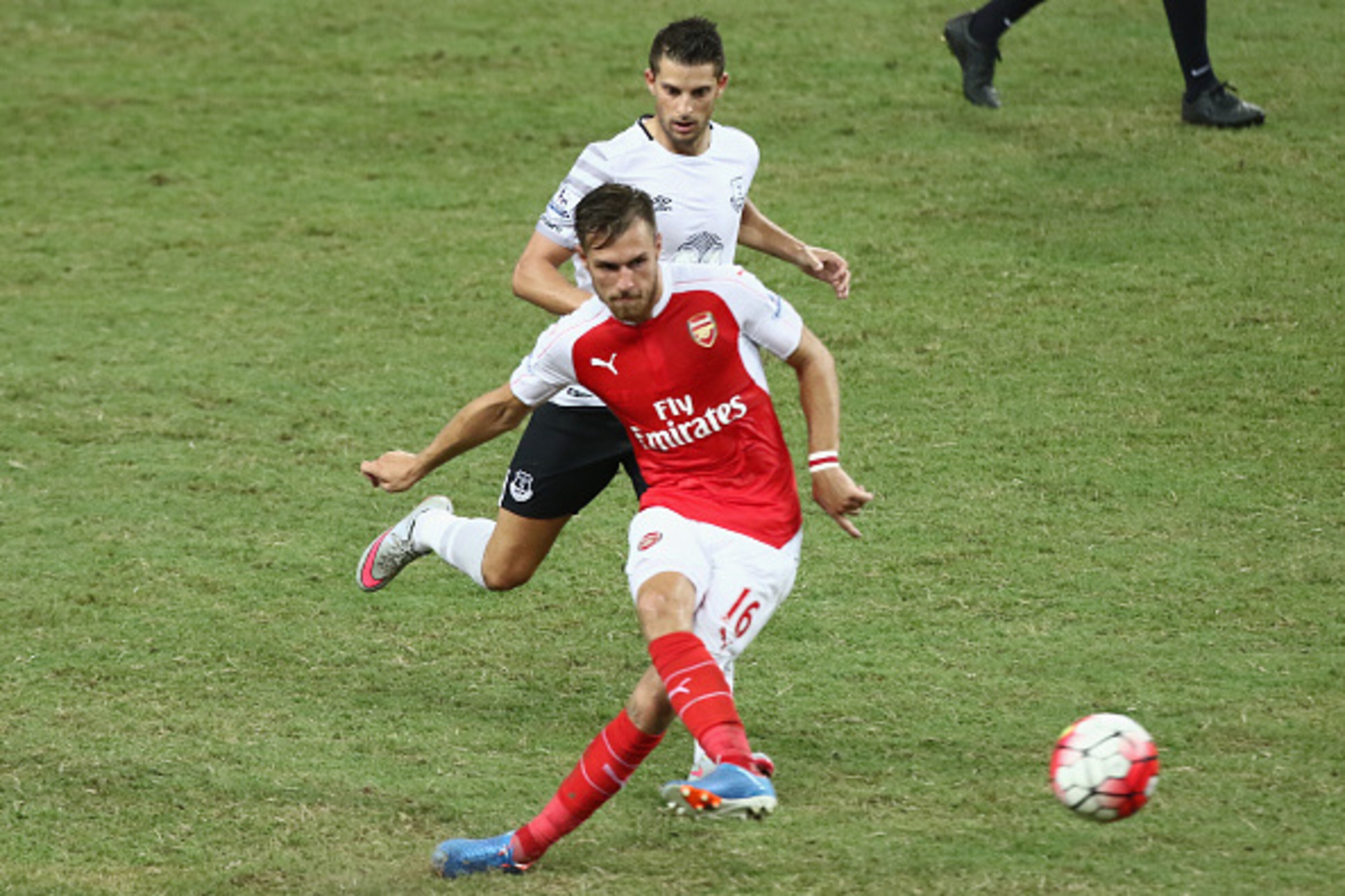 SINGAPORE - JULY 18: Aaron Ramsey of Arsenal in action during the Barclays Asia Trophy final match between Arsenal and Everton at the National Stadium on July 18, 2015 in Singapore. (Photo by Stanley Chou/Getty Images) SINGAPORE - JULY 18: Aaron Ramsey of Arsenal in action during the Barclays Asia Trophy final match between Arsenal and Everton at the National Stadium on July 18, 2015 in Singapore. (Photo by Stanley Chou/Getty Images)