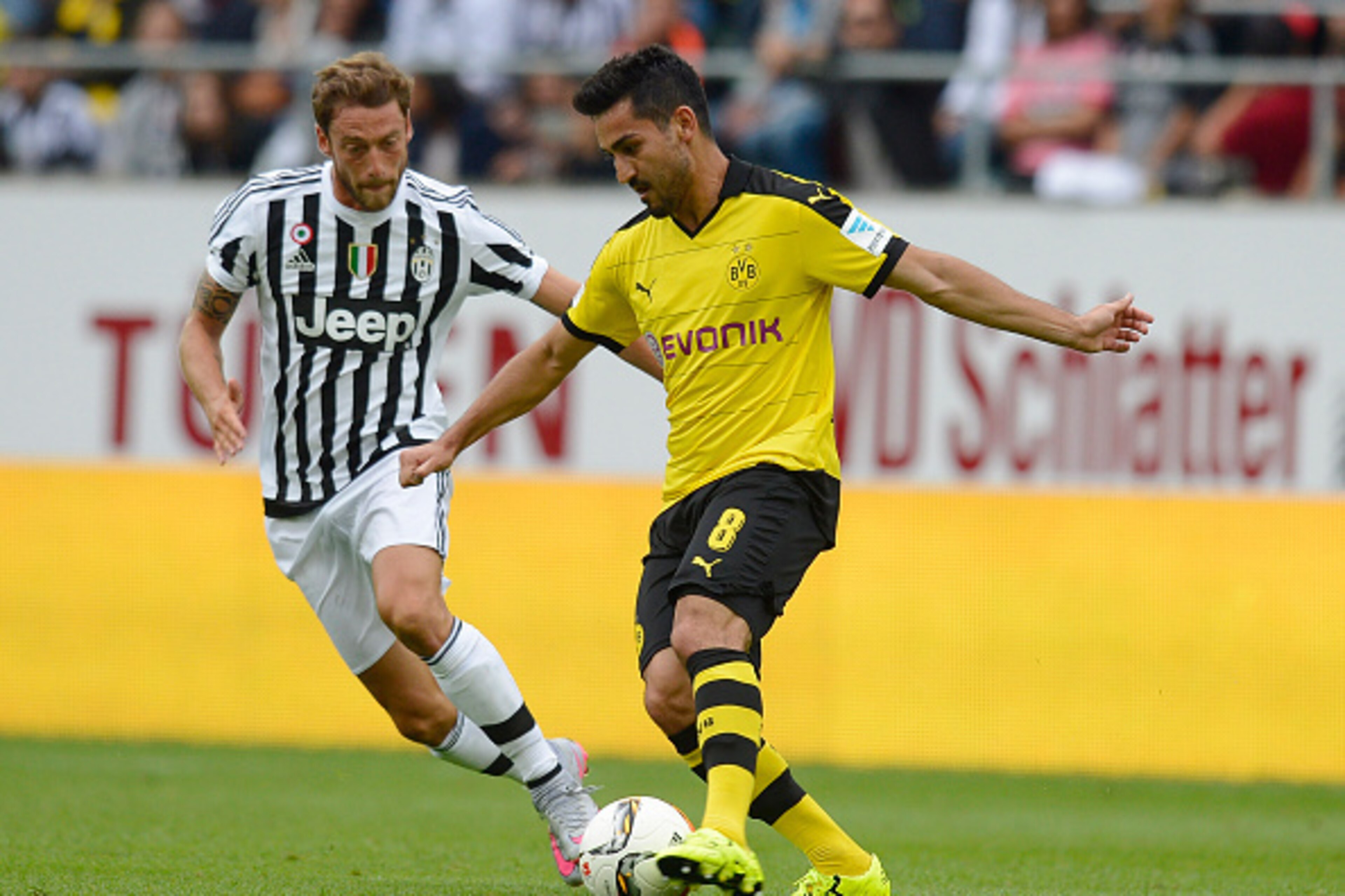 ST GALLEN, SWITZERLAND - JULY 25: Ilkay Guendogan of Dortmund (R) is challenged by Claudio Marchisio of Juventus during the friendly match between Juventus and Borussia Dortmund on July 25, 2015 in St Gallen, Switzerland.  (Photo by Daniel Kopatsch/Getty 