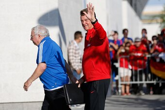SAN JOSE, CA - JULY 21: Manager Louis van Gaal of Manchester United waves as he arrive at Avaya Stadium before their International Champions Cup match against San Jose Earthquakes on July 21, 2015 in San Jose, California. (Photo by Stephen Lam/Getty Image