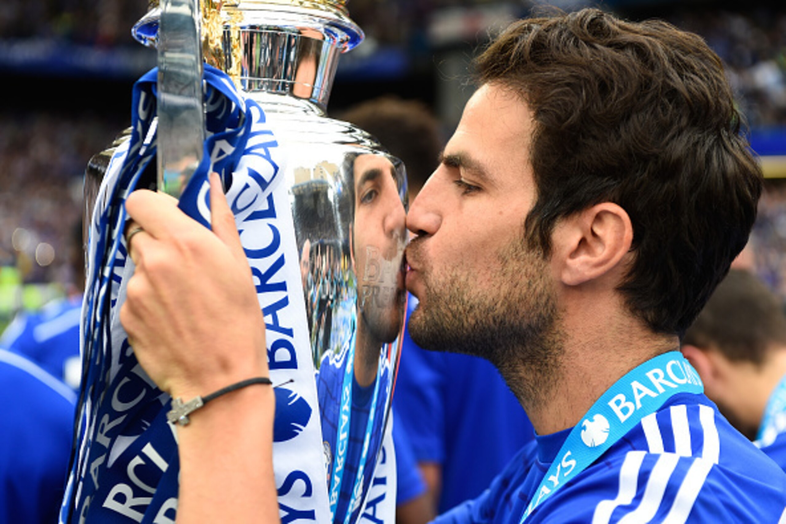 LONDON, ENGLAND - MAY 24:  Cesc Fabregas of Chelsea kisses the trophy in celebration after the Barclays Premier League match between Chelsea and Sunderland at Stamford Bridge on May 24, 2015 in London, England. Chelsea were crowned Premier League champion