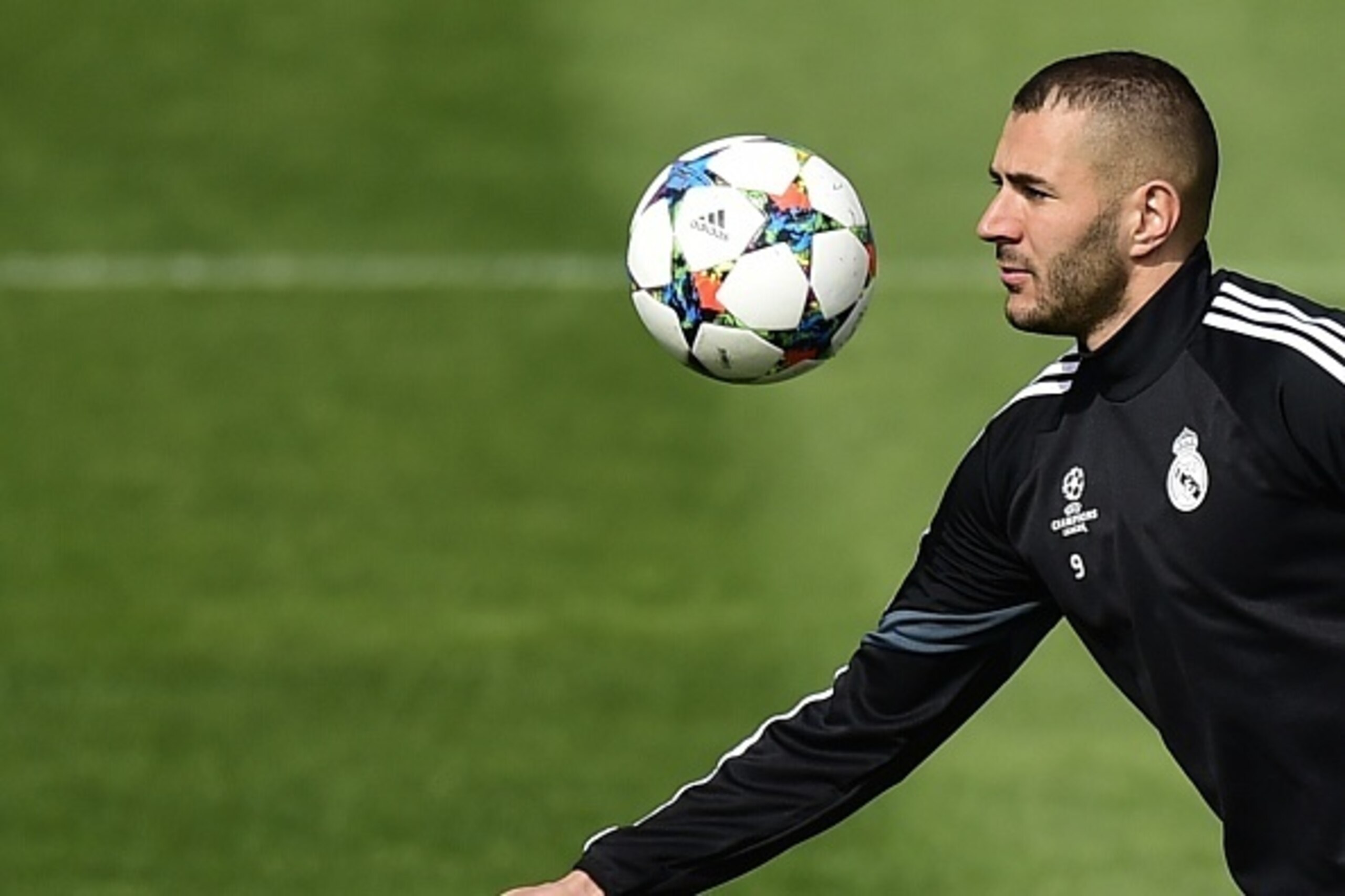 Real Madrid's French forward Karim Benzema trains at Valdebebas Sport City in Madrid on April 13, 2015 on the eve of their UEFA Champions League quarter final first leg football match against Atletico de Madrid. AFP PHOTO/ PIERRE-PHILIPPE MARCOU (P Real Madrid's French forward Karim Benzema trains at Valdebebas Sport City in Madrid on April 13, 2015 on the eve of their UEFA Champions League quarter final first leg football match against Atletico de Madrid. AFP PHOTO/ PIERRE-PHILIPPE MARCOU (P