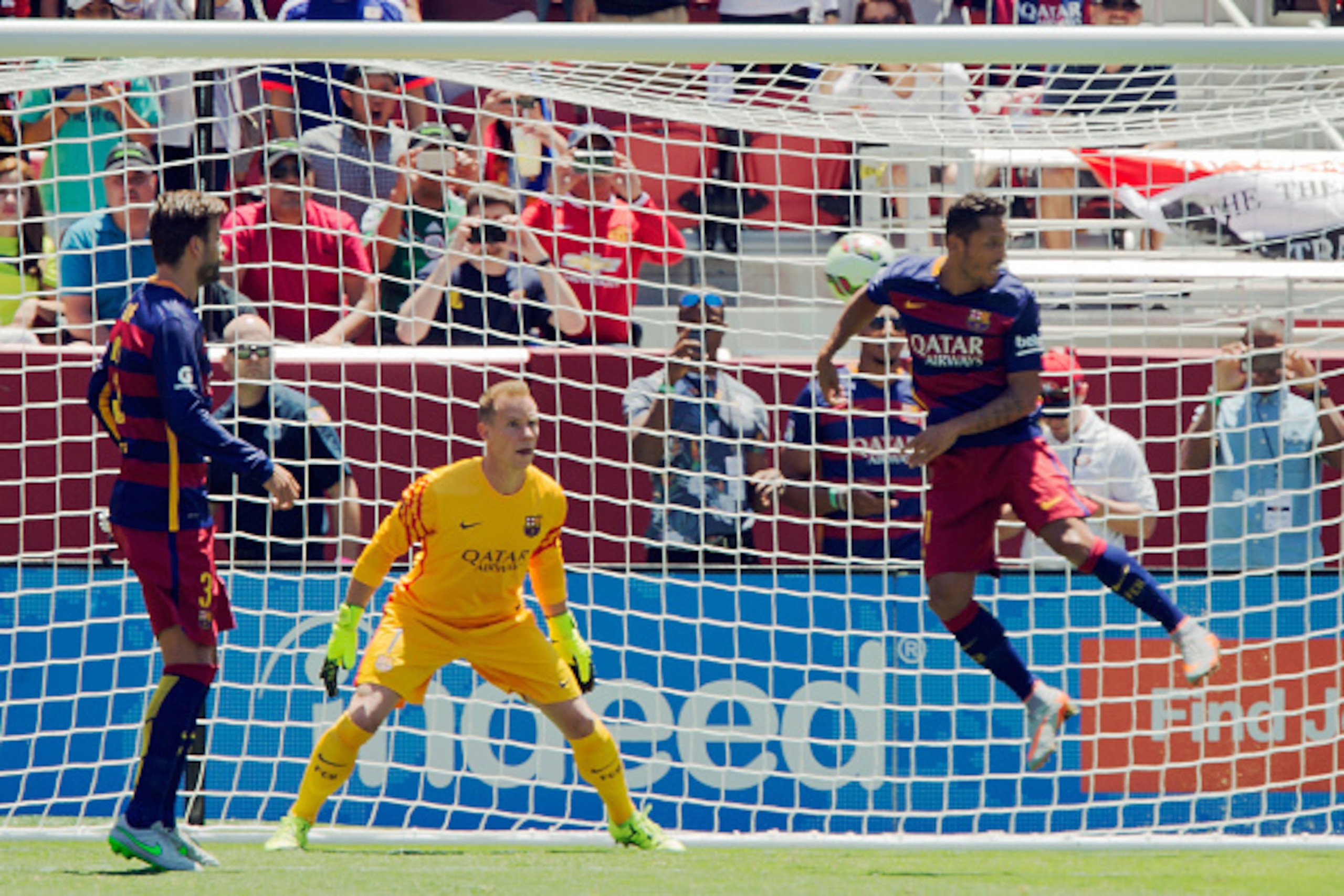 SANTA CLARA, CA - JULY 25:  Wayne Rooney of Manchester United knocks the ball past Adriano #21 of FC Barcelona and goal keeper Marc Andre Ter Stegen #1 for a goal in the eighth minute during the International Champions Cup on July 25, 2015 at Levi's Stadi