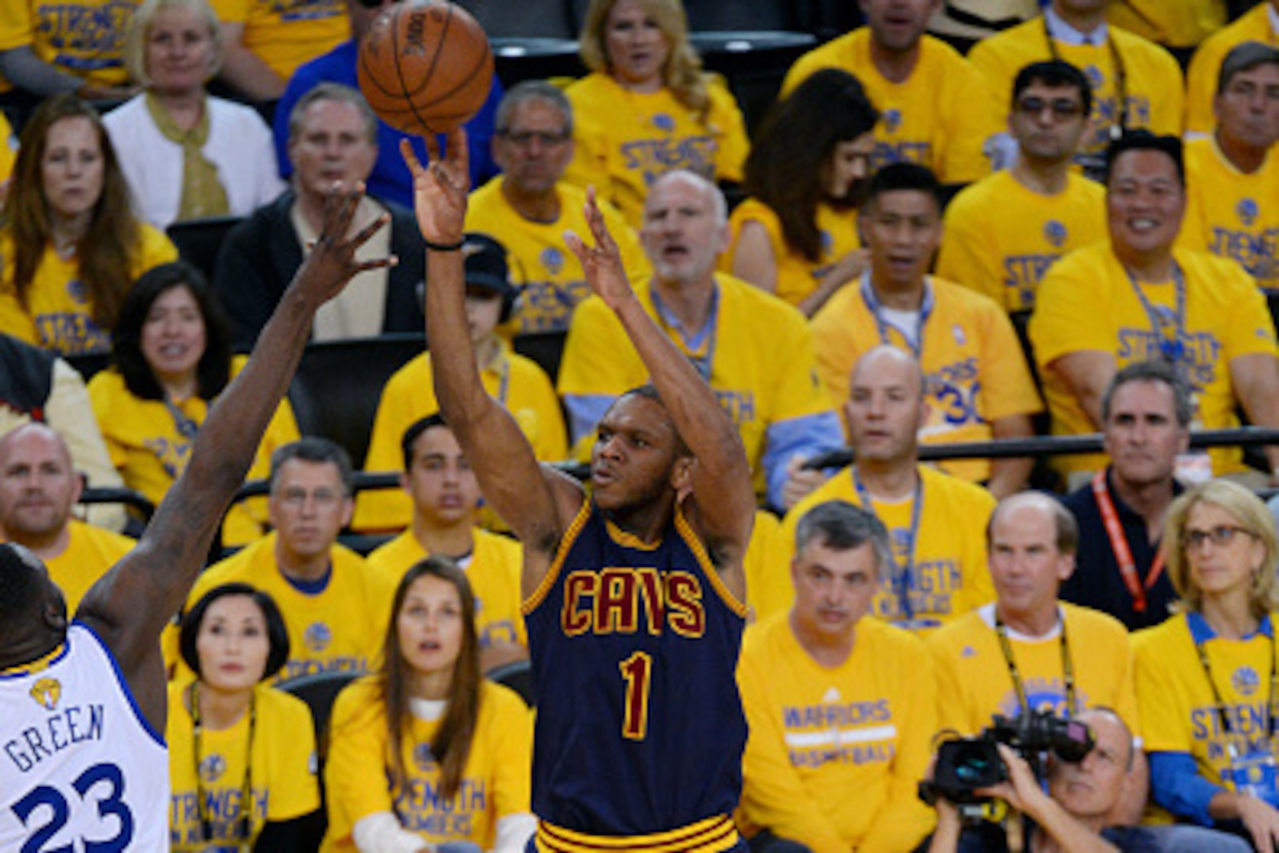 OAKLAND, CA - JUNE 7: James Jones #1 of the Cleveland Cavaliers shoots against the Golden State Warriors in Game Two of the 2015 NBA Finals on June 7, 2015 at ORACLE Arena in Oakland, CA. NOTE TO USER: User expressly acknowledges and agrees that, by downl OAKLAND, CA - JUNE 7: James Jones #1 of the Cleveland Cavaliers shoots against the Golden State Warriors in Game Two of the 2015 NBA Finals on June 7, 2015 at ORACLE Arena in Oakland, CA. NOTE TO USER: User expressly acknowledges and agrees that, by downl
