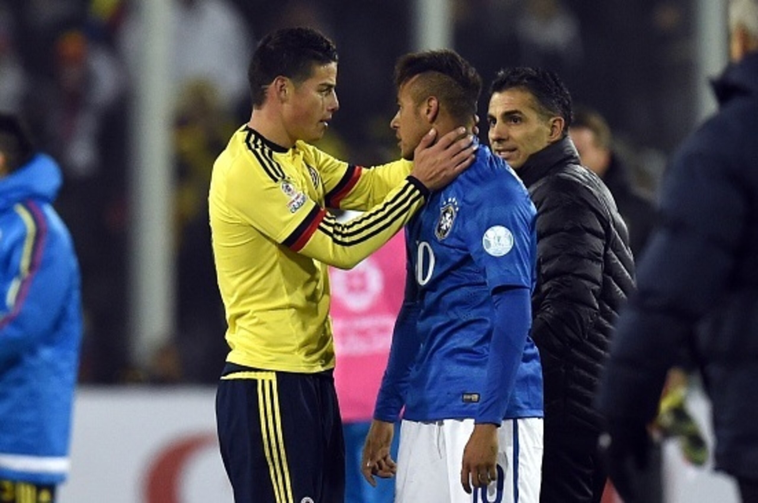 Colombia's midfielder James Rodriguez (L) comforts Brazil's forward Neymar at the end of a  2015 Copa America football championship match against Brazil in Santiago, Chile, on June 17, 2015. Colombia won 1-0.   AFP PHOTO / PABLO PORCIUNCULA        (Photo 