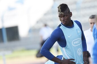 French midfielder Paul Pogba looks on during a training session on June 12, 2015 in Tirana, on the eve of the friendly football match Albania vs France.    AFP PHOTO / LOIC VENANCE        (Photo credit should read LOIC VENANCE/AFP/Getty Images)