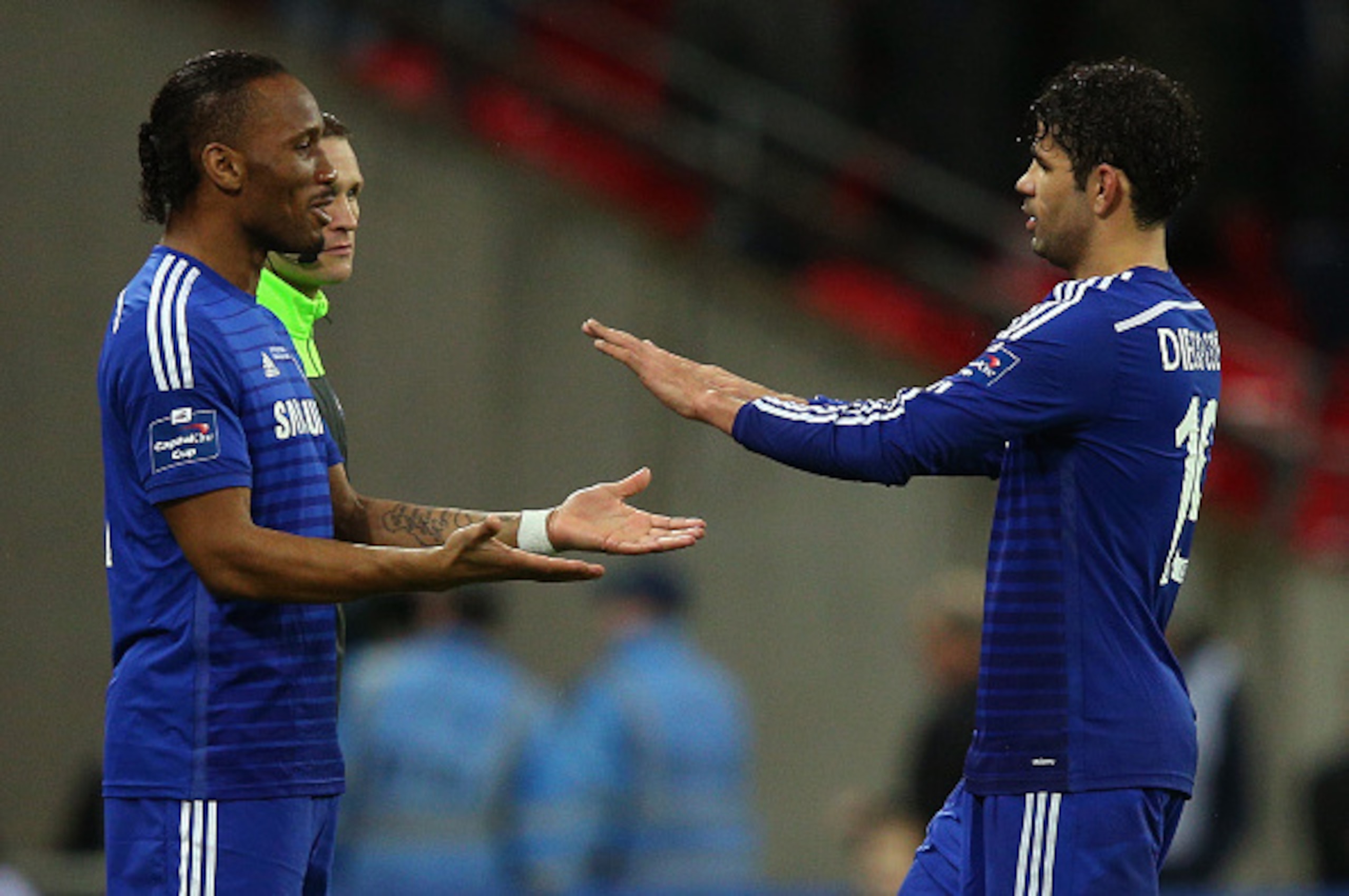LONDON, ENGLAND - MARCH 01: Didier Drogba of Chelsea replaces Diego Costa of Chelsea  during the Capital One Cup Final match between Chelsea and Tottenham Hotspur at Wembley Stadium on March 1, 2015 in London, England.  (Photo by Clive Mason/Getty Images)
