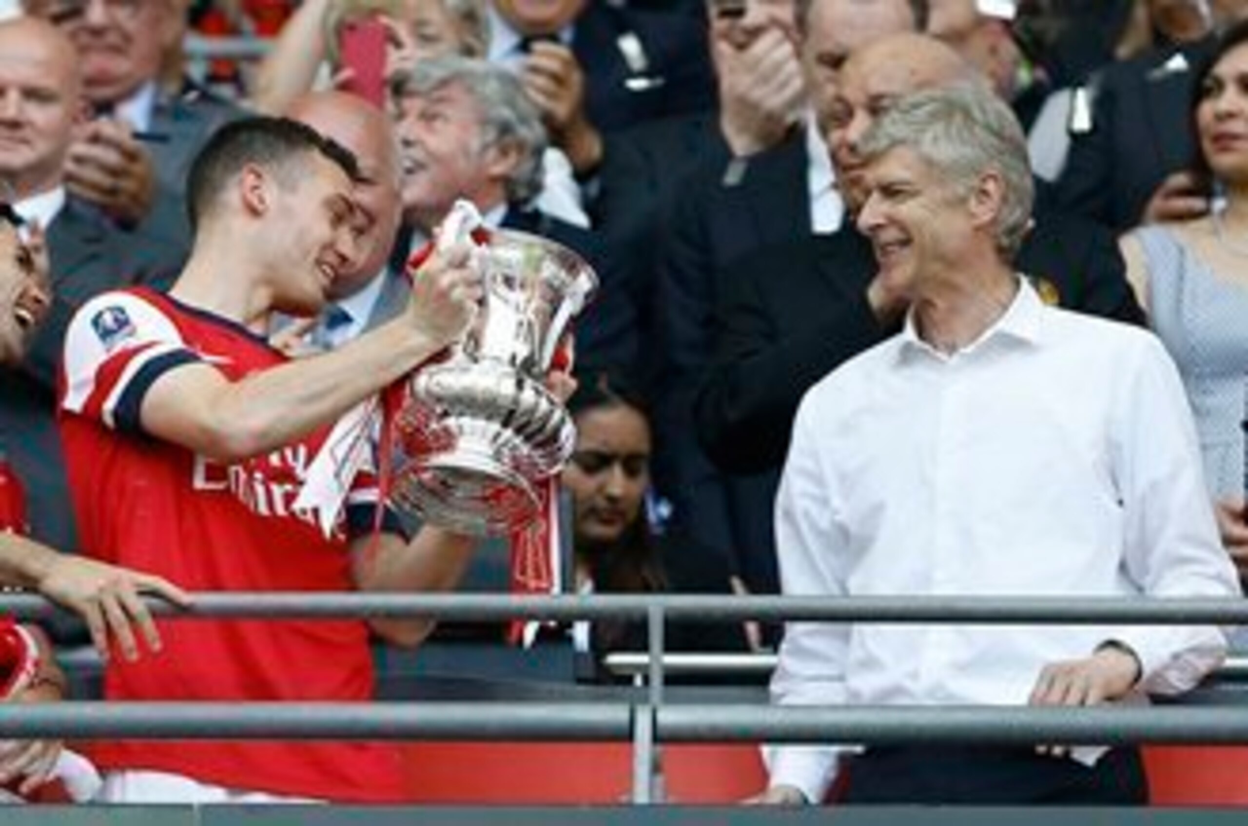 Arsene Wenger, well respected for his judgment, saw enough in Vermaelen to make him captain. Arsene Wenger, well respected for his judgment, saw enough in Vermaelen to make him captain.