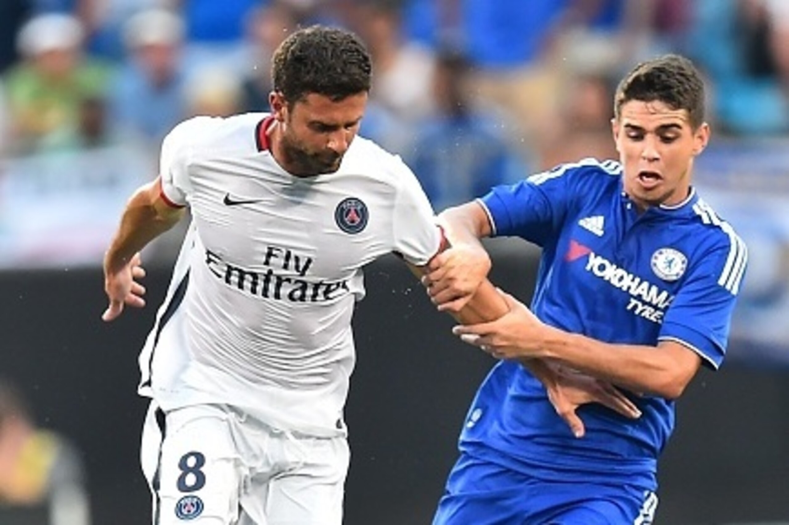 Paris Saint-Germain's Thiago Motta (L) vies with Chelsea's Oscar during an International Champios Cup football match in Charlotte, North Carolina, on July 25, 2015.    AFP PHOTO/NICHOLAS KAMM        (Photo credit should read NICHOLAS KAMM/AFP/Getty Images