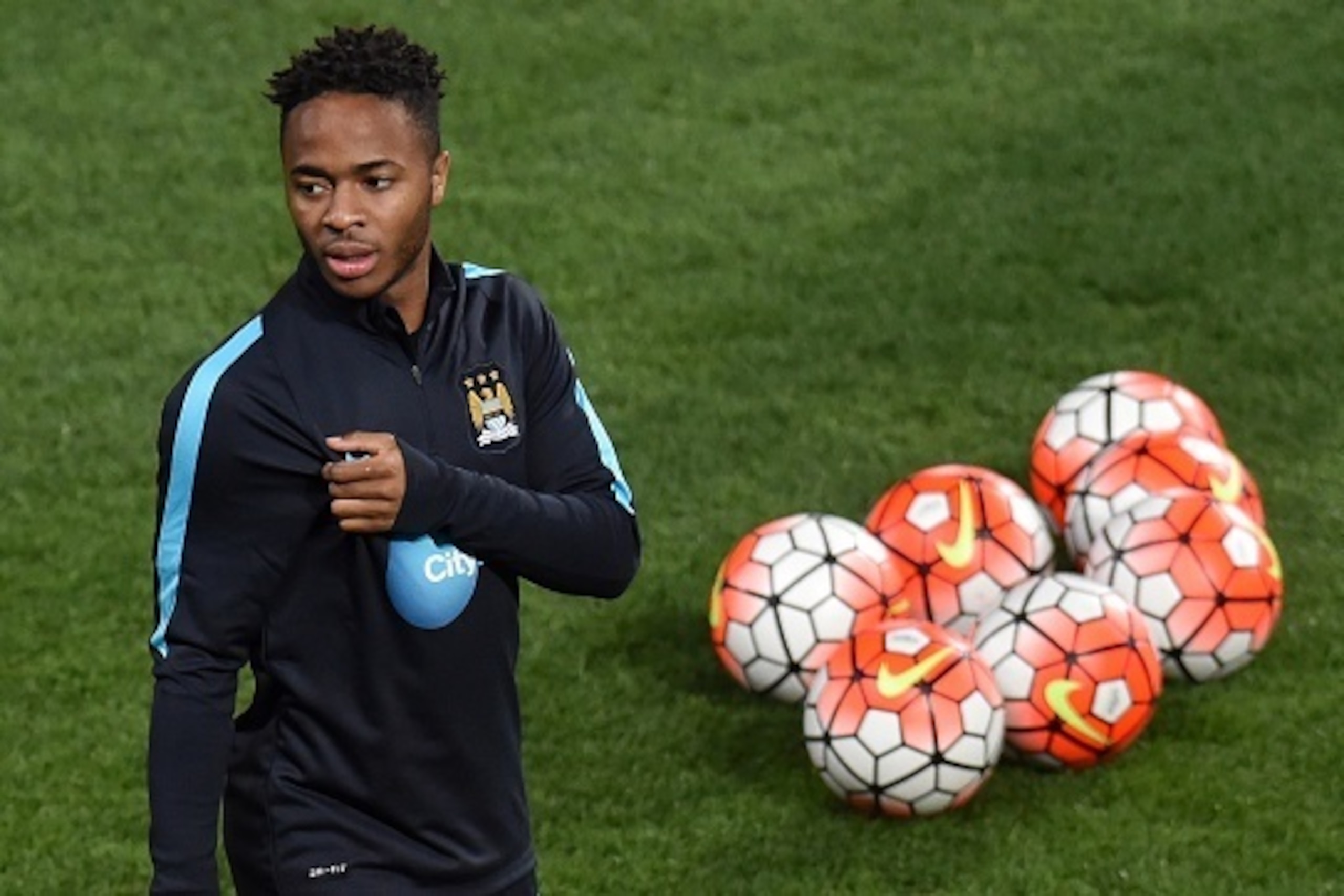 Manchester City midfielder Raheem Sterling warms up for a team training session during the International Champions Cup football tournament in Melbourne on July 23, 2015. AFP PHOTO / Paul CROCK -- IMAGE RESTRICTED TO EDITORIAL USE - STRICTLY NO COMMERCIAL 