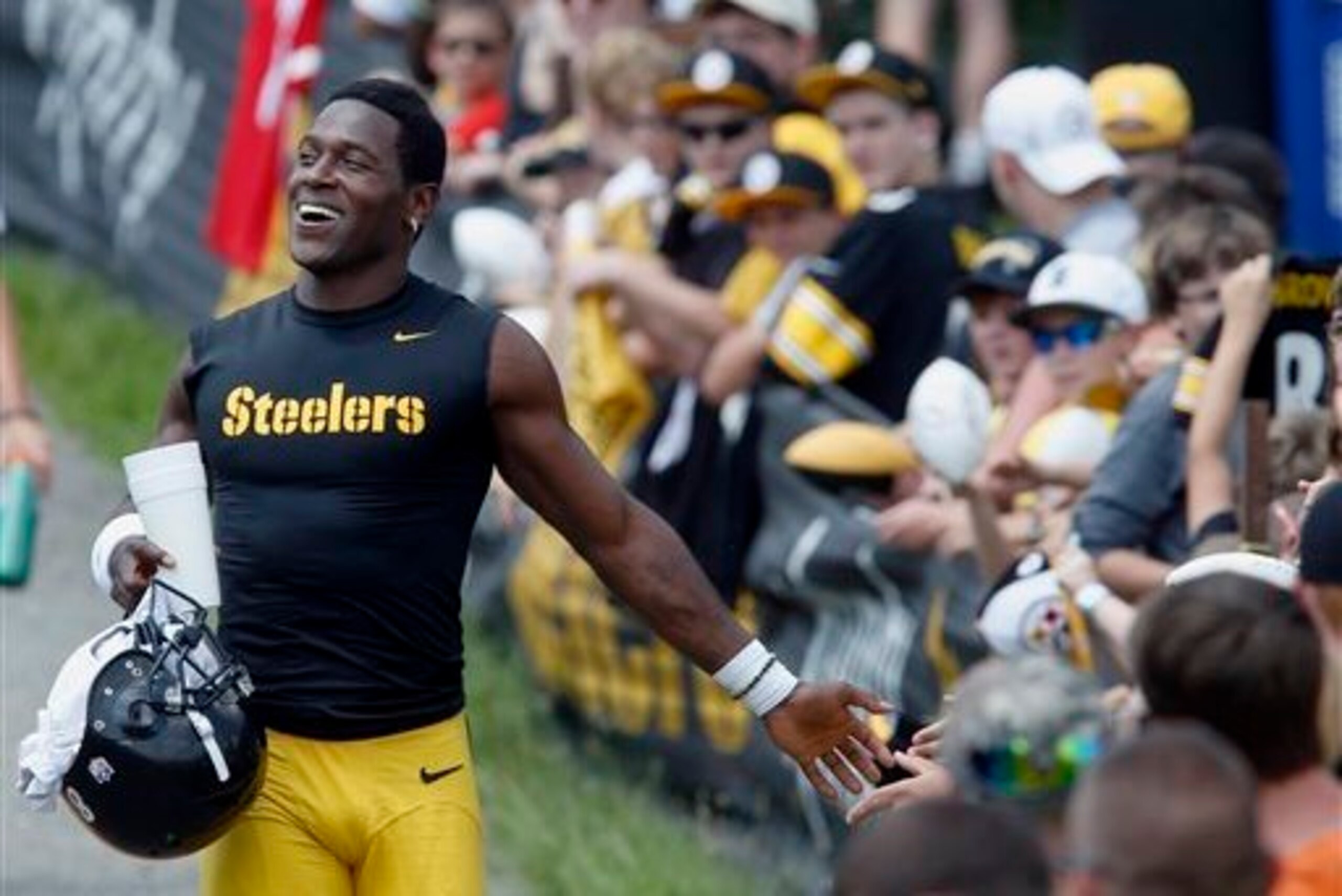 Antonio Brown continues to shine after his record-setting season. Antonio Brown continues to shine after his record-setting season.