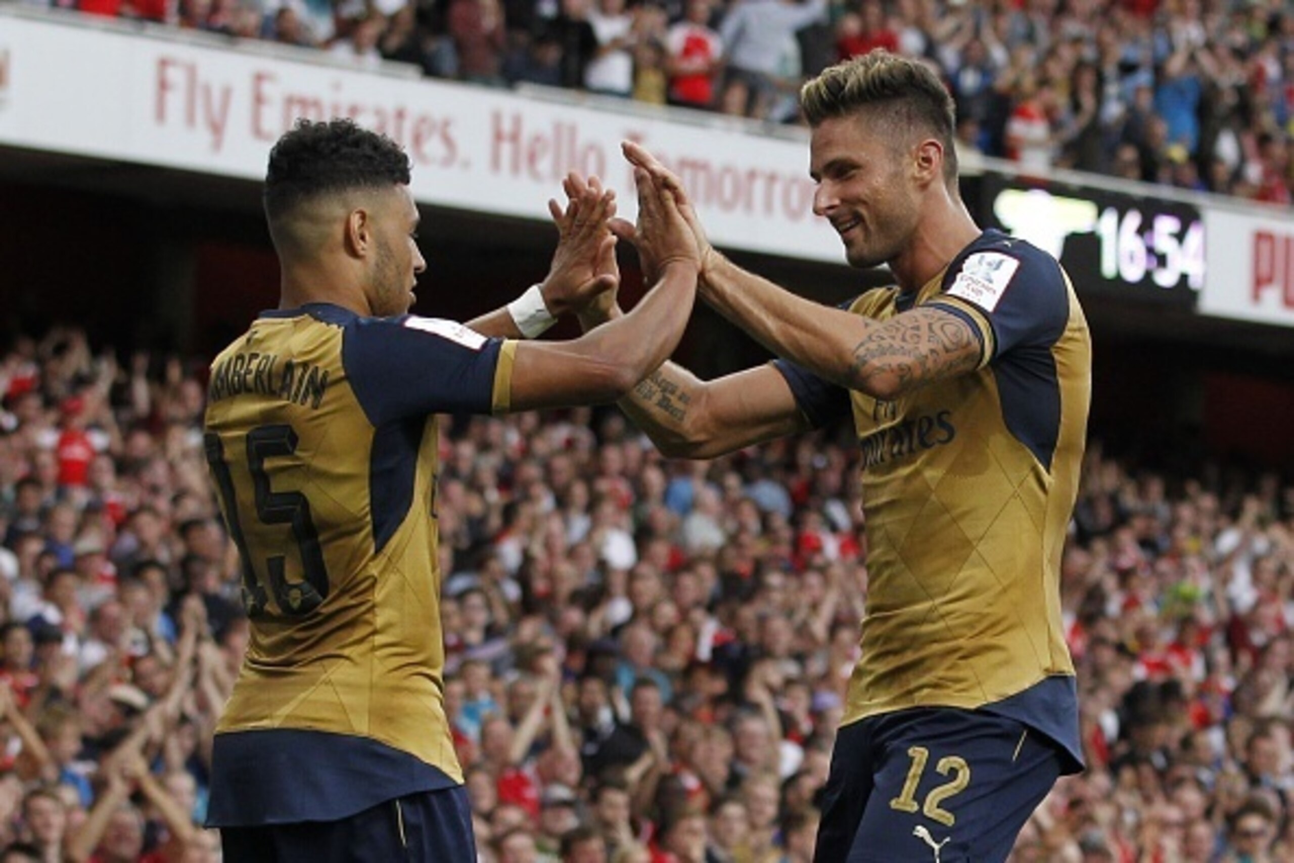 Arsenals English striker Alex Oxlade-Chamberlain (L) celebrates scoring his goal with Arsenals French striker Olivier Giroud during the pre-season friendly football match between Arsenal and Lyon at The Emirates Stadium in north London on July 25, 2015, t
