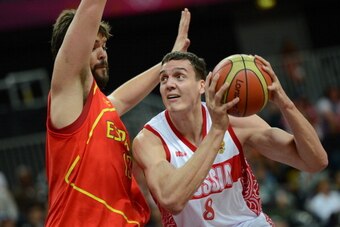 Spanish centre Marc Gasol  (L) challenges Russian centre Alexander 'Sasha' Kaun during their London 2012 Olympic Games men's preliminary round group B basketball match in London on August 4, 2012. AFP PHOTO / TIMOTHY A. CLARY        (Photo credit should r
