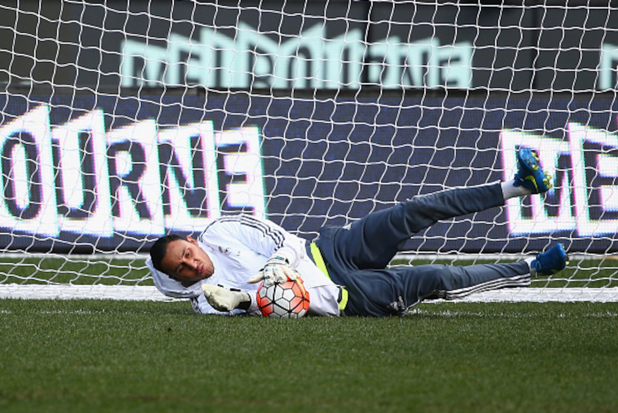 MELBOURNE, AUSTRALIA - JULY 17: Keylor Navas of Real MAdrid makes a save during a Real Madrid training session at Melbourne Cricket Ground on July 17, 2015 in Melbourne, Australia.  (Photo by Robert Cianflone/Getty Images for International Champions Cup A