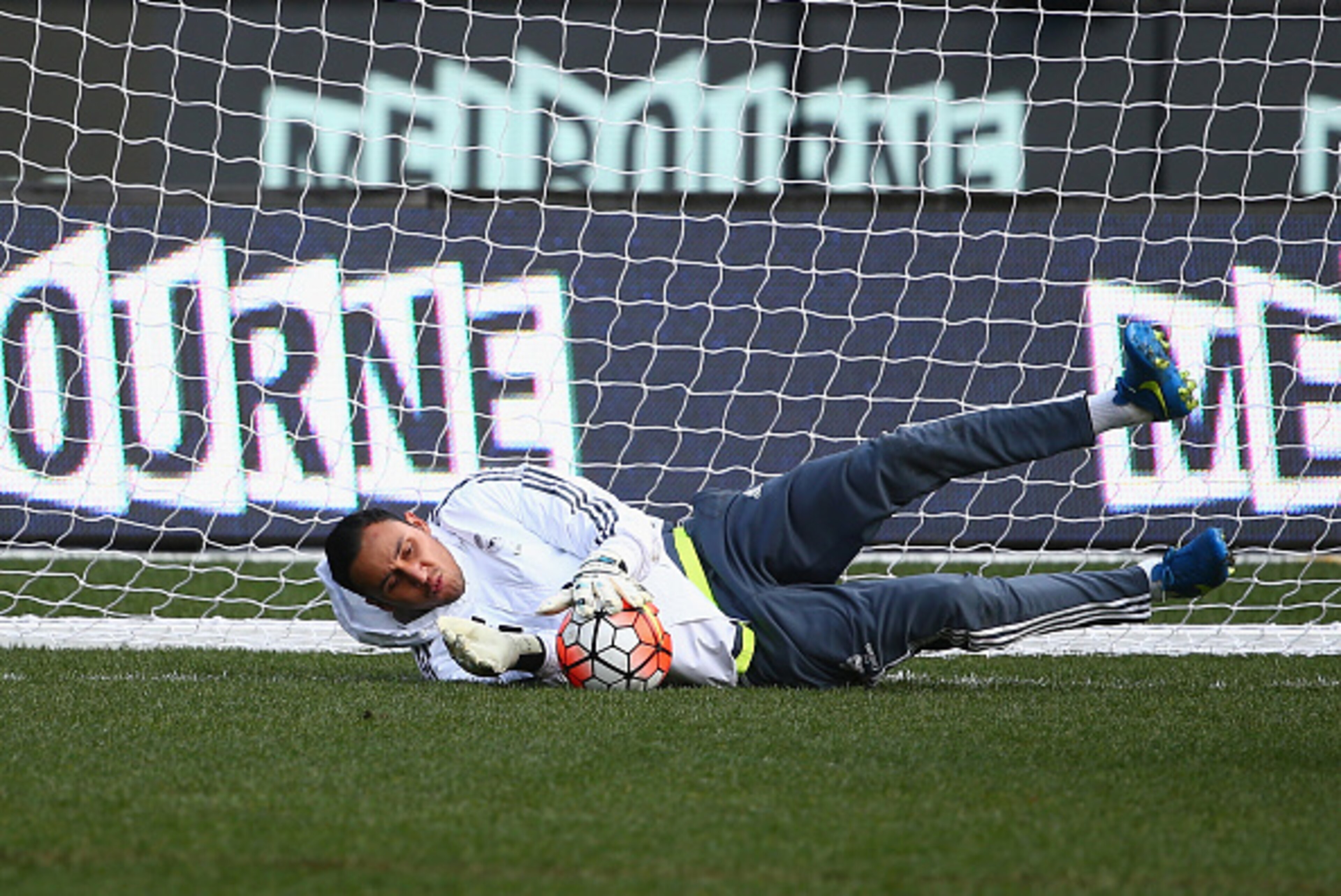 MELBOURNE, AUSTRALIA - JULY 17: Keylor Navas of Real MAdrid makes a save during a Real Madrid training session at Melbourne Cricket Ground on July 17, 2015 in Melbourne, Australia.  (Photo by Robert Cianflone/Getty Images for International Champions Cup A