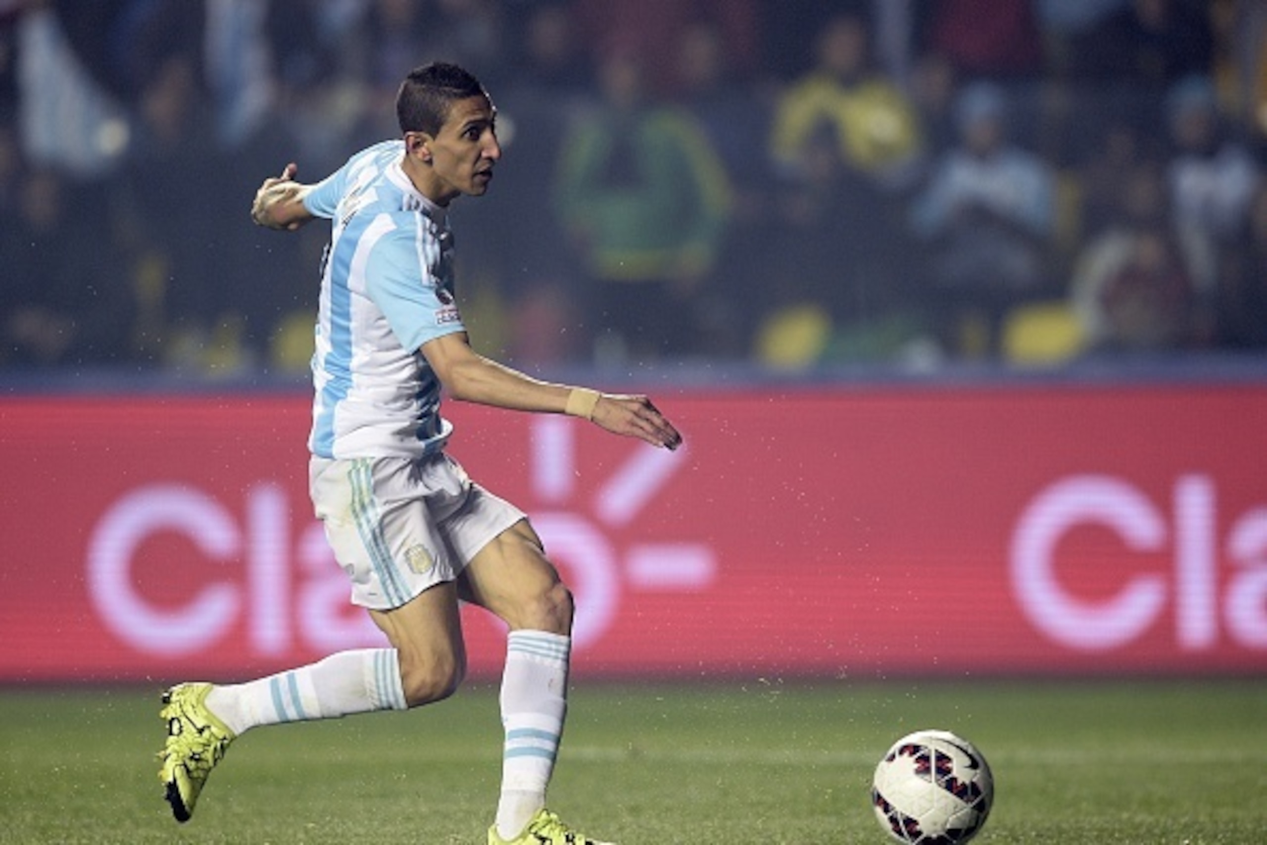 Argentina's forward Angel Di Maria ontrols the ball during their Copa America semifinal football match against Paraguay in Concepcion, Chile on June 30, 2015. AFP PHOTO / JUAN MABROMATA (Photo credit should read JUAN MABROMATA/AFP/Getty Images) Argentina's forward Angel Di Maria ontrols the ball during their Copa America semifinal football match against Paraguay in Concepcion, Chile on June 30, 2015. AFP PHOTO / JUAN MABROMATA (Photo credit should read JUAN MABROMATA/AFP/Getty Images)