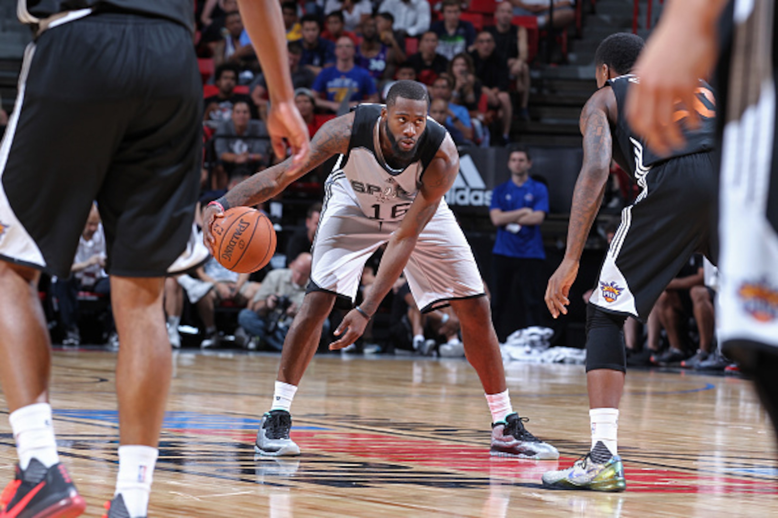 LAS VEGAS, NV - JULY 20:  Jonathan Simmons #16 of the San Antonio Spurs dribbles the ball against the Phoenix Suns during the Las Vegas Summer League Championship on July 20, 2015 at the Thomas & Mack Center in Las Vegas, Nevada. NOTE TO USER: User expres