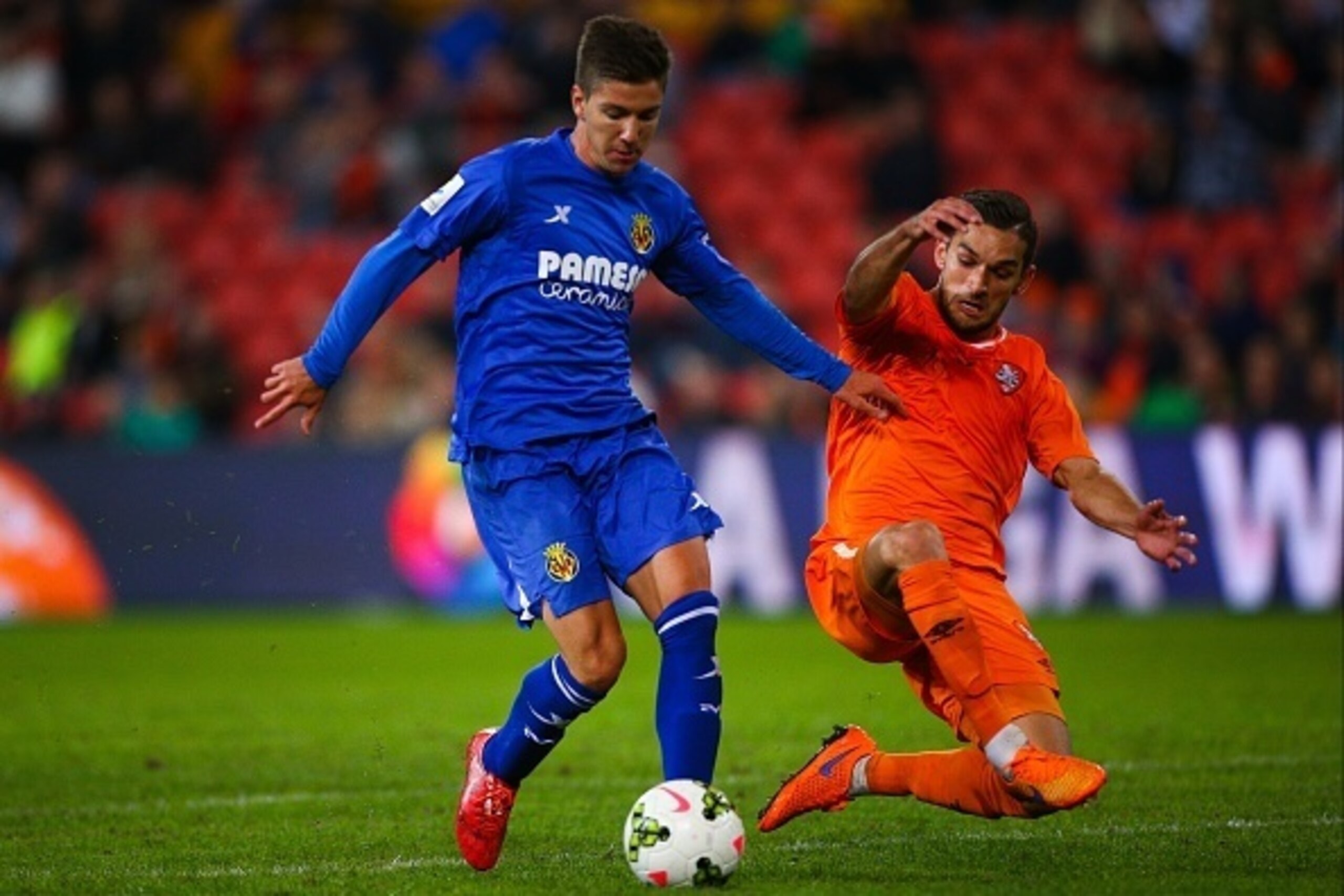 Jack Hingert (R) of the Brisbane Roar tackles Luciano Vietto (L) of Villarreal during the friendly football match between Australian A-League team Brisbane Roar and Spanish La Liga side Villarreal in Brisbane on June 3, 2015. AFP PHOTO / PATRICK HAMILT Jack Hingert (R) of the Brisbane Roar tackles Luciano Vietto (L) of Villarreal during the friendly football match between Australian A-League team Brisbane Roar and Spanish La Liga side Villarreal in Brisbane on June 3, 2015. AFP PHOTO / PATRICK HAMILT