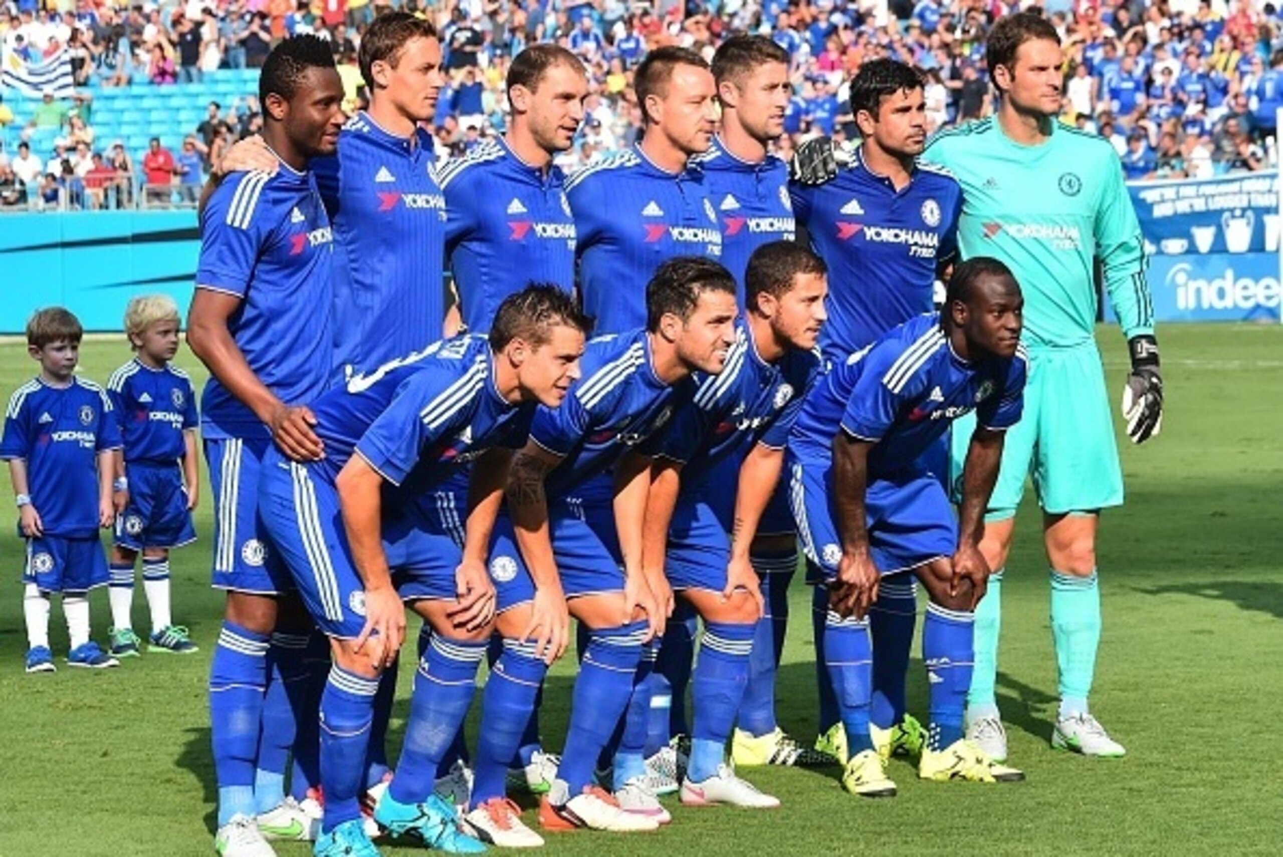 Chelsea poses for a picture before an International Champions Cup football match against Paris Saint-Germain in Charlotte, North Carolina, on July 25, 2015.    AFP PHOTO/NICHOLAS KAMM        (Photo credit should read NICHOLAS KAMM/AFP/Getty Images)