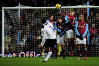 BIRMINGHAM, ENGLAND - DECEMBER 26:  Gareth Bale of Tottenham takes a free kick during the Barclays Premier League match between Aston Villa and Tottenham Hotspur at Villa Park on December 26, 2010 in Birmingham, England.  (Photo by Shaun Botterill/Getty I