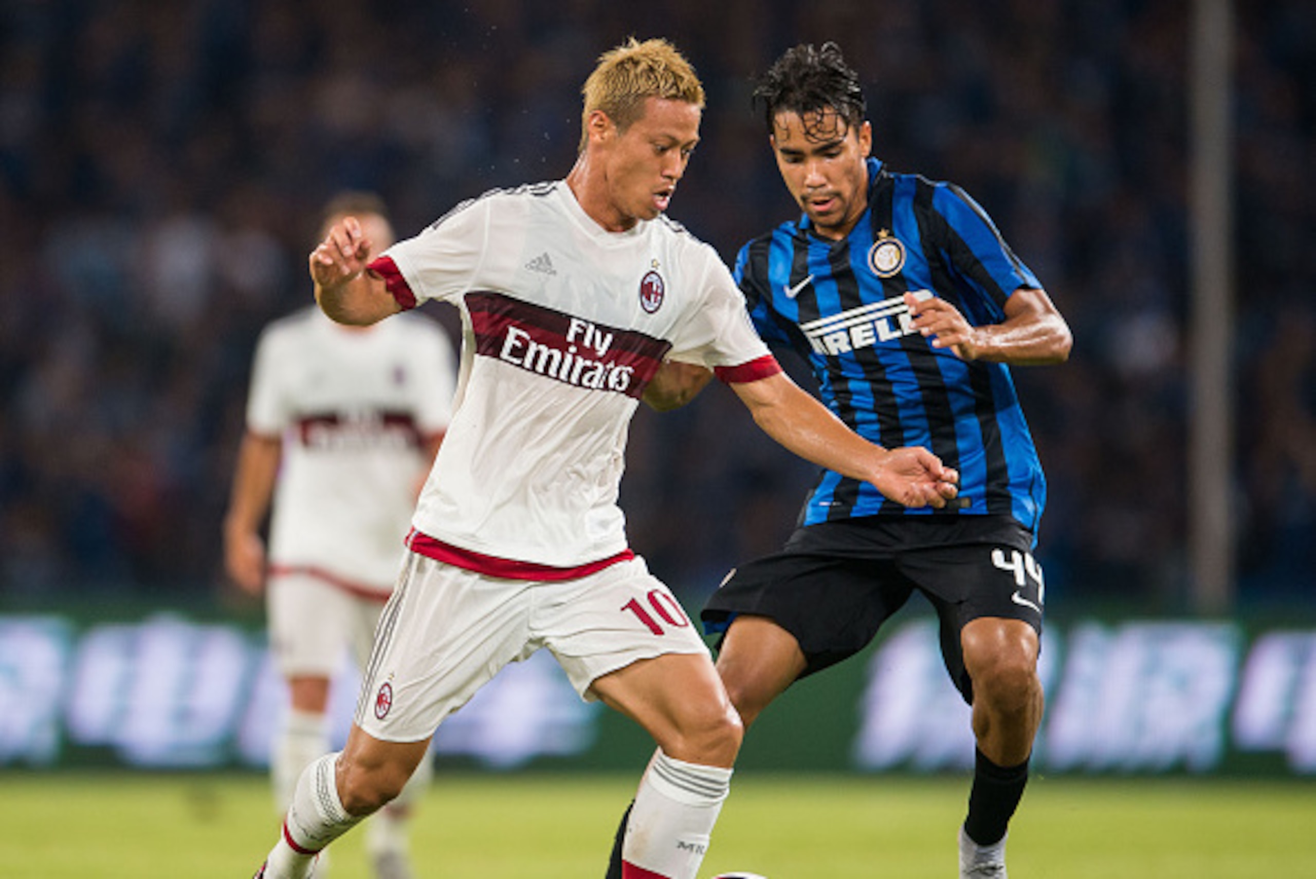 SHENZHEN, CHINA - JULY 25:  Keisuke Honda of AC Milan (L) competes for the ball with Pedro Miguel Gomes Delgado of FC Internazionale Milano (R) during the International Champions Cup match between AC Milan and FC Internazionale at Longgang Stadium on July
