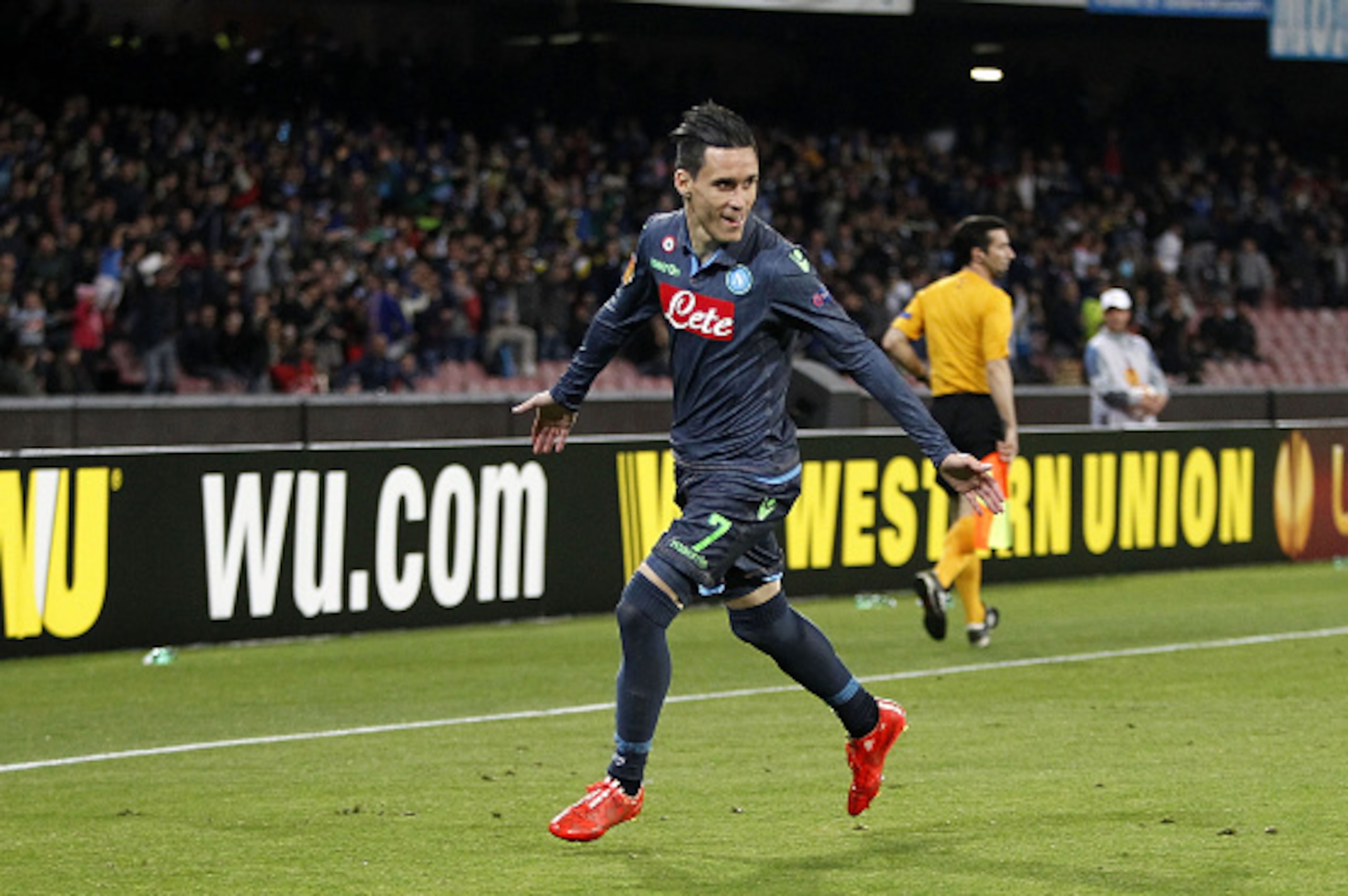 NAPLES, ITALY - APRIL 23:  Jose Maria Callejon of Napoli celebrates after scoring goal 1-0 during the UEFA Europa League quarter-final second leg match between SSC Napoli and VfL Wolfsburg on April 23, 2015 in Naples, Italy.  (Photo by Getty Images/Getty 