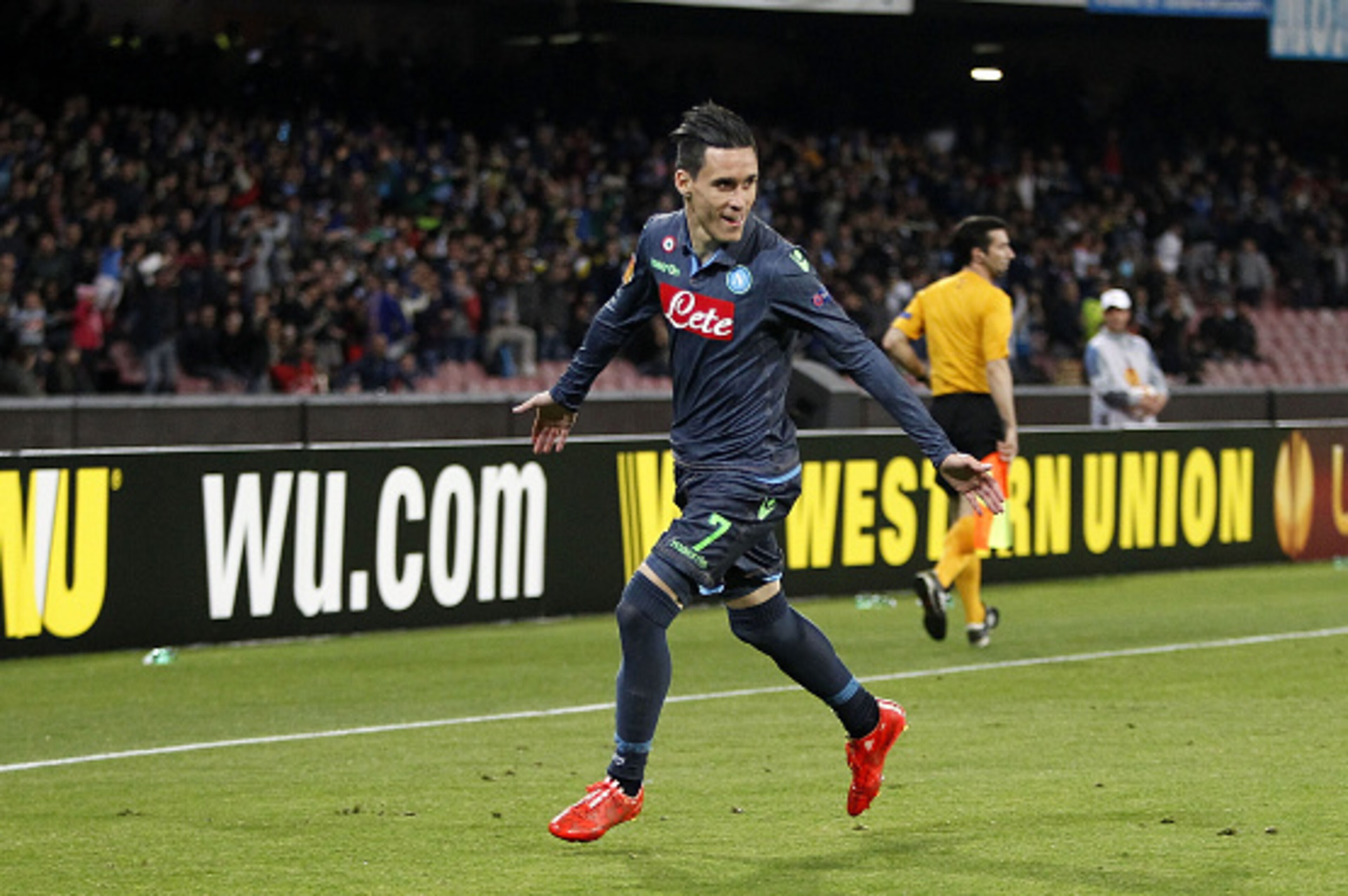 NAPLES, ITALY - APRIL 23:  Jose Maria Callejon of Napoli celebrates after scoring goal 1-0 during the UEFA Europa League quarter-final second leg match between SSC Napoli and VfL Wolfsburg on April 23, 2015 in Naples, Italy.  (Photo by Getty Images/Getty 
