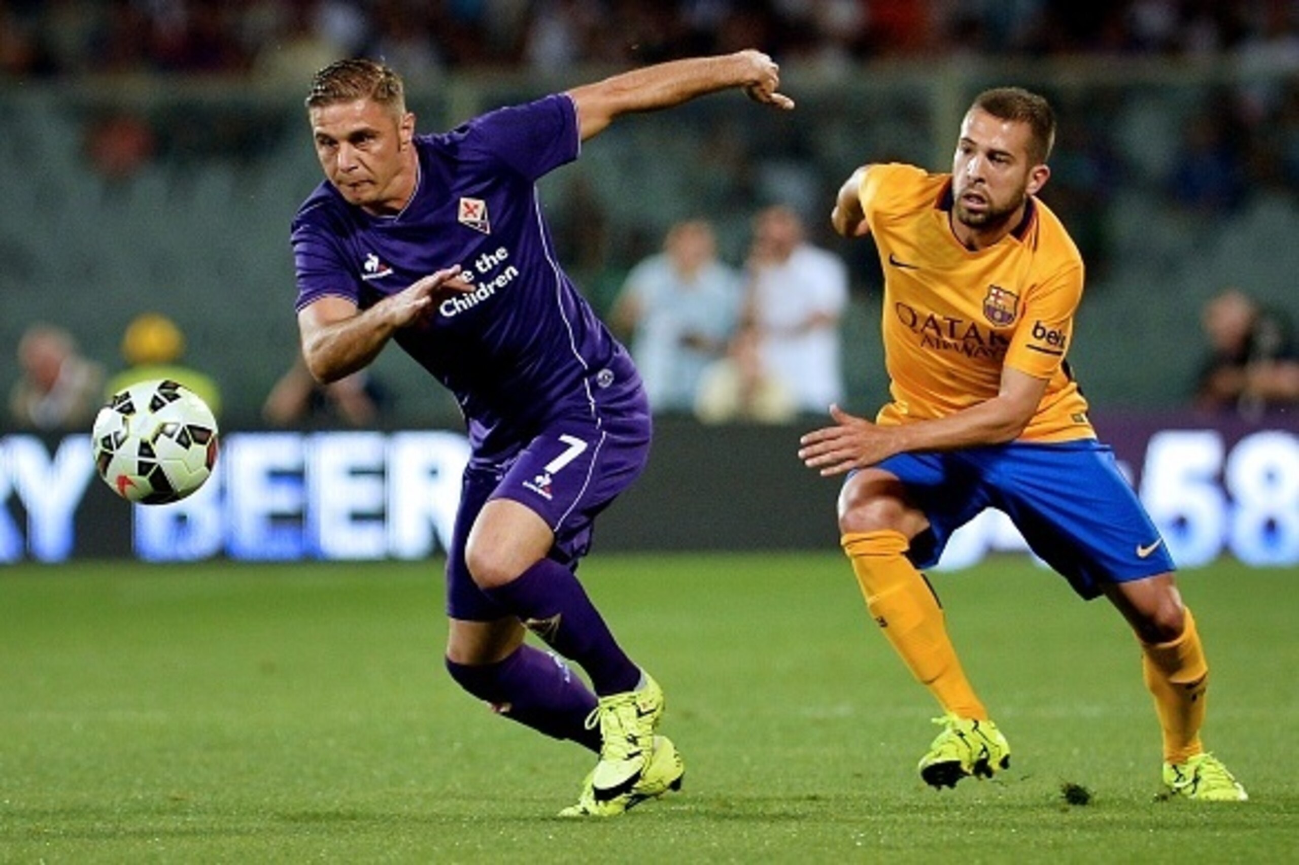 Barcelona's Spanish defender Jordi Alba (R) challenges Fiorentina's Spanish midfielder Joaquin during the International Champions Cup football match between Fiorentina and Barcelona at the Artemio Franchi Stadium in Florence on August 2, 2015. AFP PHOTO /