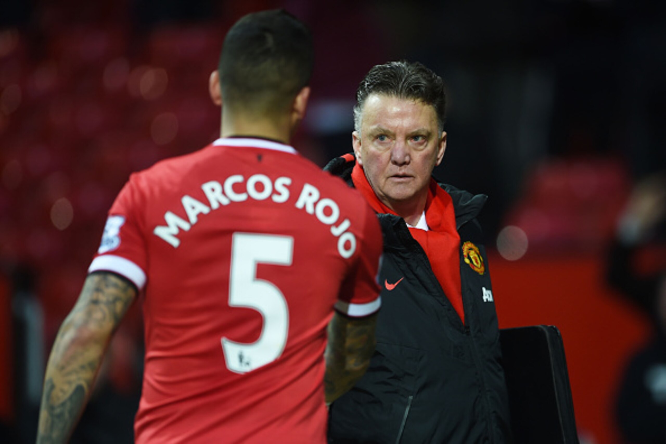 MANCHESTER, ENGLAND - JANUARY 31:  Manager Louis van Gaal of Manchester United shakes hands with Marcos Rojo of Manchester United following their team's 3-1 victory during the Barclays Premier League match between Manchester United and Leicester City at O