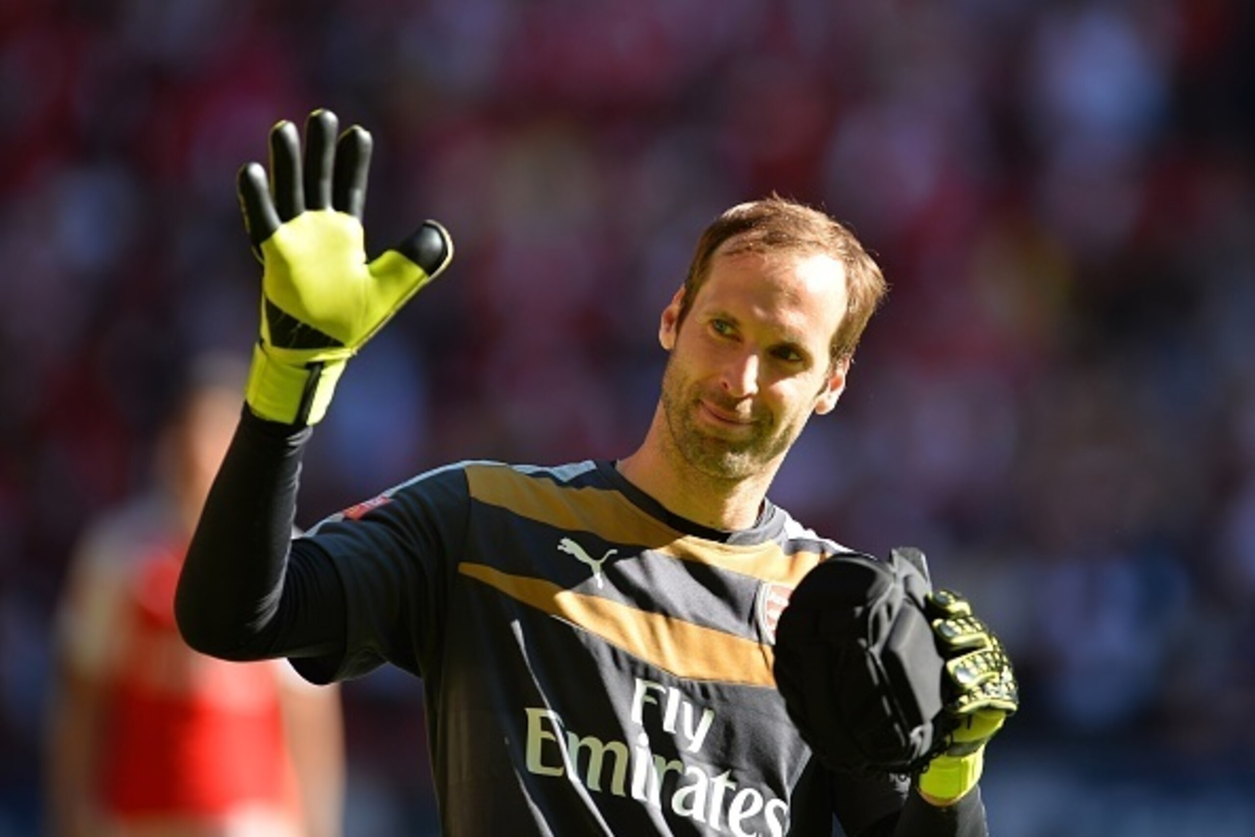 Arsenal's Czech goalkeeper Petr Cech celebrates on the pitch after the FA Community Shield football match between Arsenal and Chelsea at Wembley Stadium in north London on August 2, 2015. Arsenal won the game 1-0. AFP PHOTO / GLYN KIRK

 -- NOT FOR MARKET