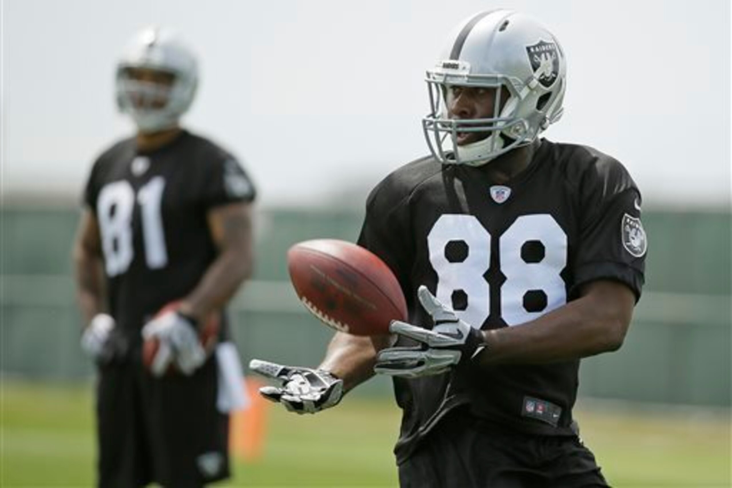 Tight end Clive Walford