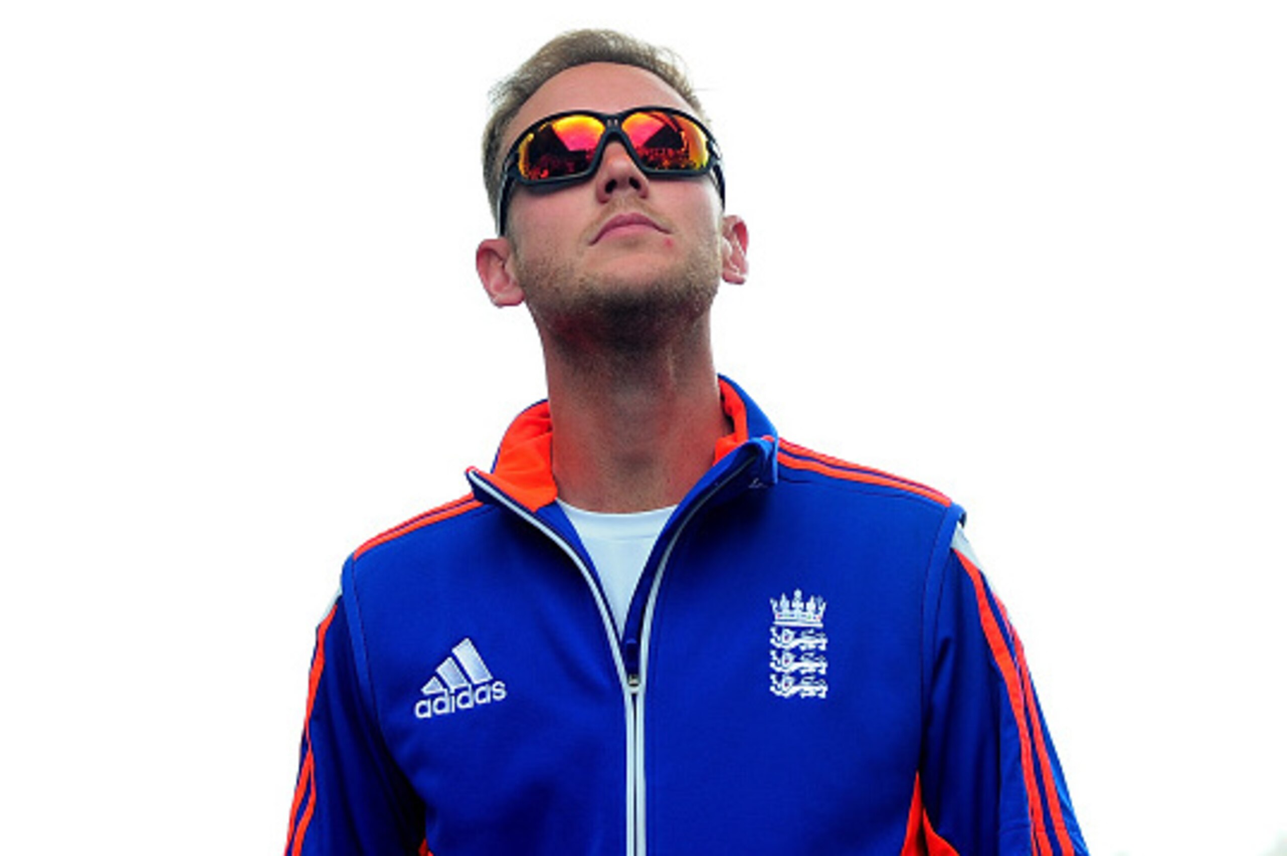 LONDON, ENGLAND - JULY 16:  Stuart Broad of England makes his way off the training pitch prior to the start of play during day one of the 2nd Investec Ashes Test match between England and Australia at Lord's Cricket Ground on July 16, 2015 in London, Unit