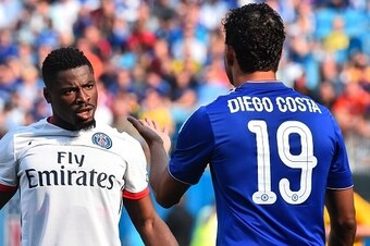Paris Saint-Germain's Serge Aurier (L) exchanges words with Chelsea's Diego Costa after a foul during an International Champions Cup football match against in Charlotte, North Carolina, on July 25, 2015.    AFP PHOTO/NICHOLAS KAMM        (Photo credit sho
