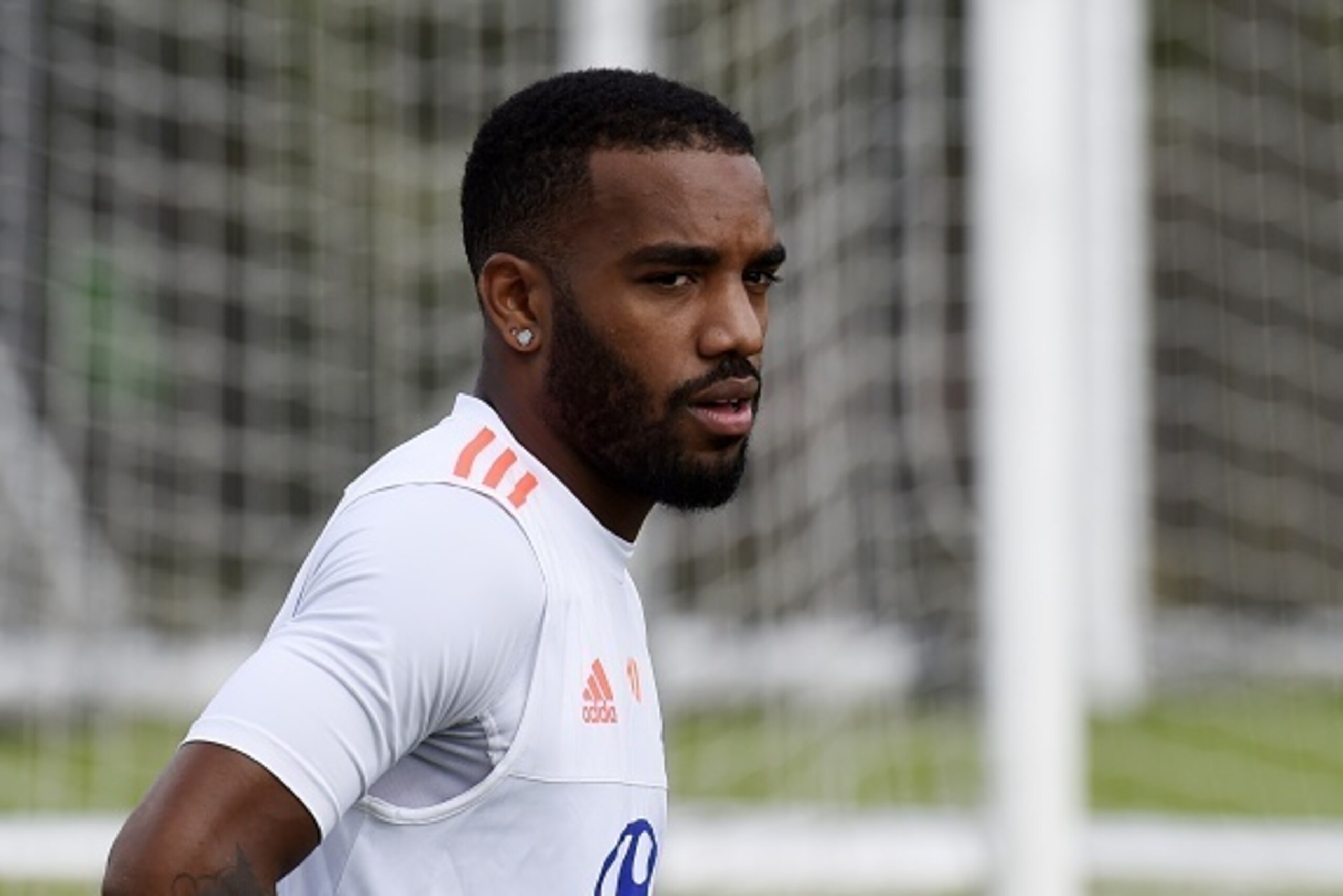 Lyon's Frecnh forward Alexandre Lacazette attends a training session ahead of the 2015/2016 French L1 football season on July 28, 2015 in Lyon.                                AFP PHOTO/PHILIPPE DESMAZES        (Photo credit should read PHILIPPE DESMAZES/A