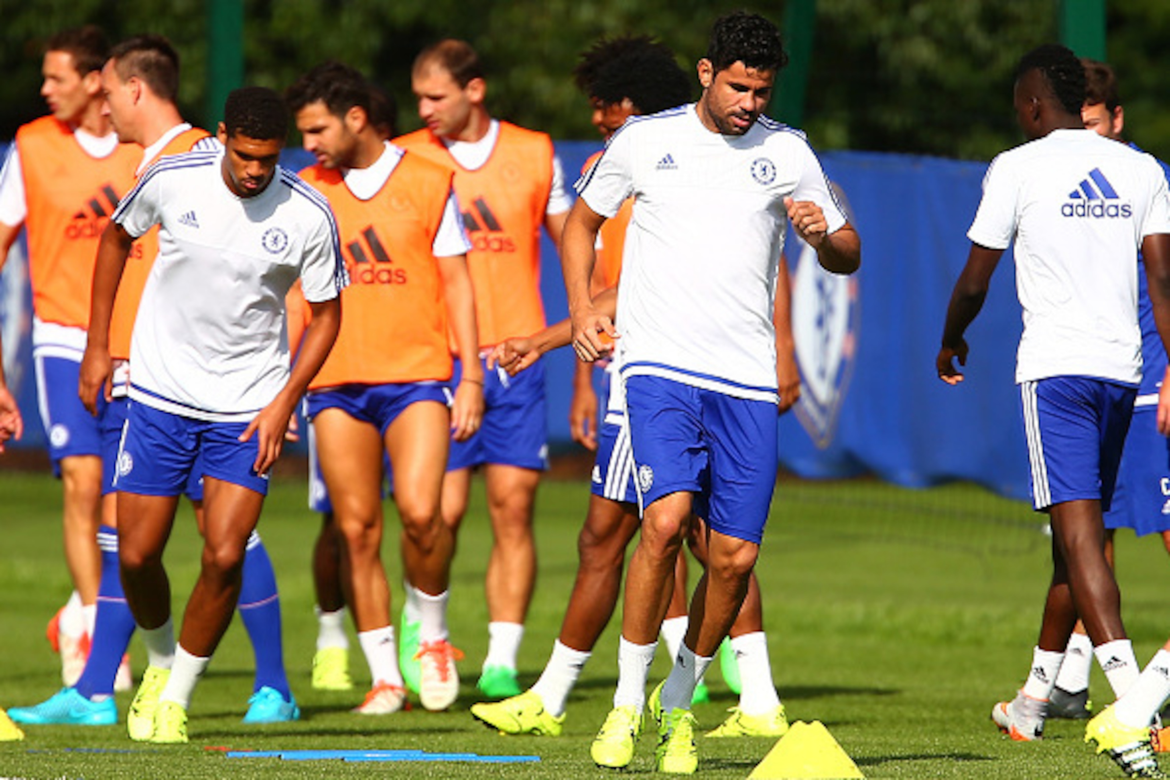 COBHAM, ENGLAND - JULY 31:  Diego Costa of Chelsea (C) during a training session at Chelsea Training Ground on July 31, 2015 in Cobham, England.  (Photo by Jordan Mansfield/Getty Images)