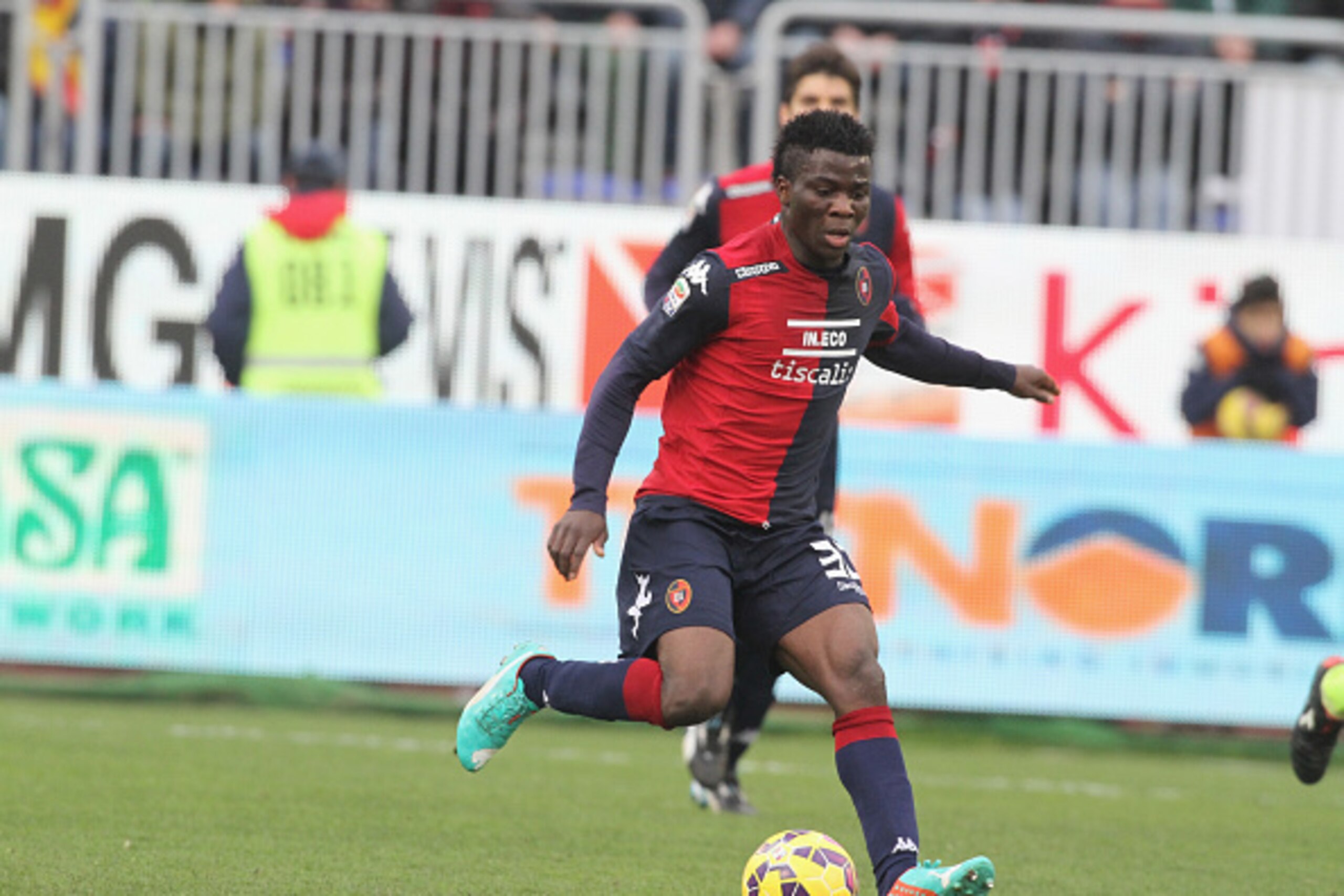 CAGLIARI, ITALY - FEBRUARY 08:  Donsah Godfred of Cagliari in action  during the Serie A match between Cagliari Calcio and AS Roma at Stadio Sant'Elia on February 8, 2015 in Cagliari, Italy.  (Photo by Enrico Locci/Getty Images)