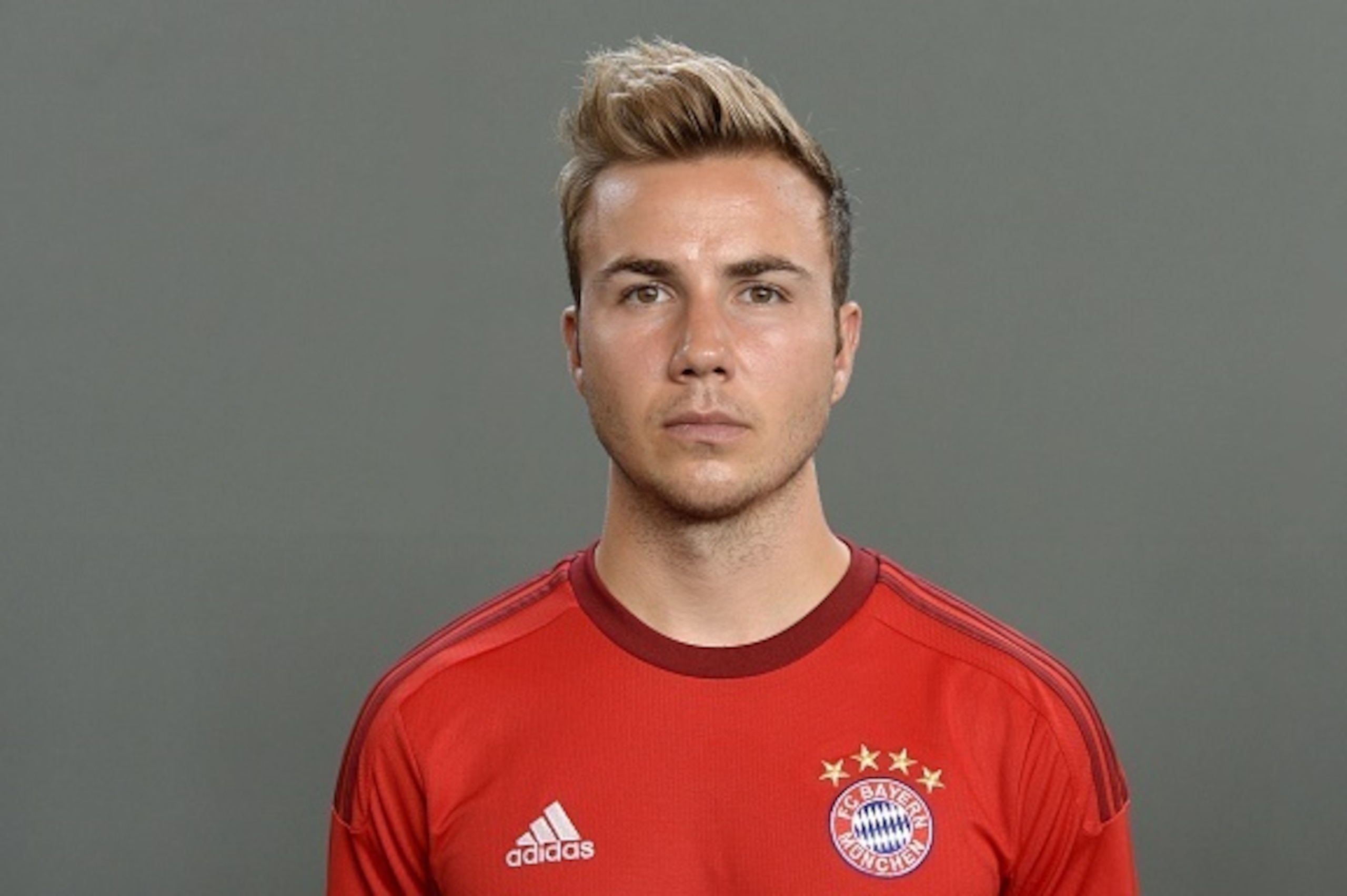 Bayern Munich's midfielder Mario Goetze poses during the team presentation of the German first division Bundesliga team FC Bayern Munich at the trainings area in Munich, southern Germany, on July 16, 2015. AFP PHOTO / CHRISTOF STACHE (Photo credit Bayern Munich's midfielder Mario Goetze poses during the team presentation of the German first division Bundesliga team FC Bayern Munich at the trainings area in Munich, southern Germany, on July 16, 2015. AFP PHOTO / CHRISTOF STACHE (Photo credit
