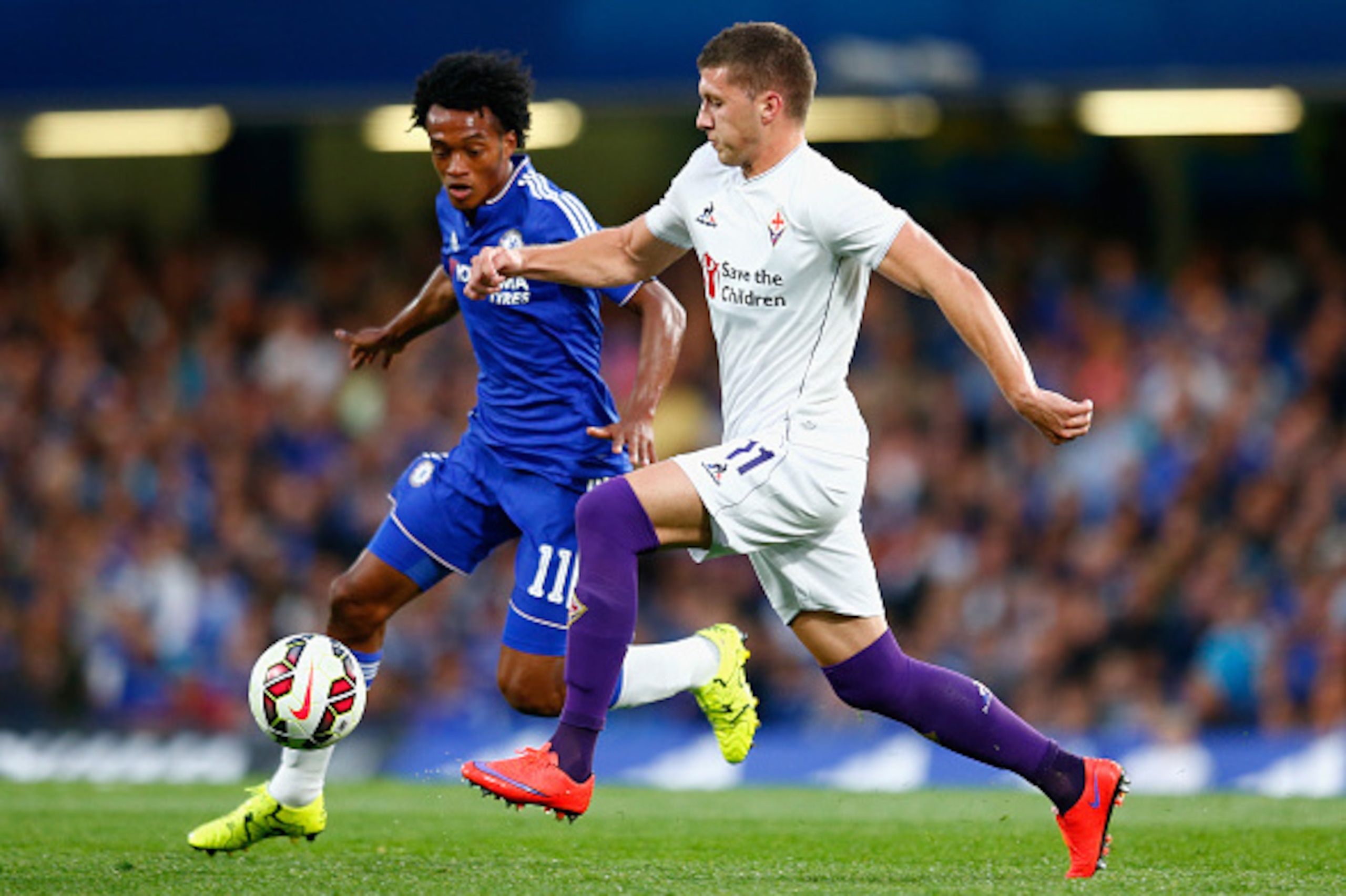 LONDON, ENGLAND - AUGUST 05:  Juan Cuadrado of Chelsea battles with Ante Rebic of Fiorentina during the Pre Season Friendly match between Chelsea and Fiorentina at Stamford Bridge on August 5, 2015 in London, England.  (Photo by Julian Finney/Getty Images