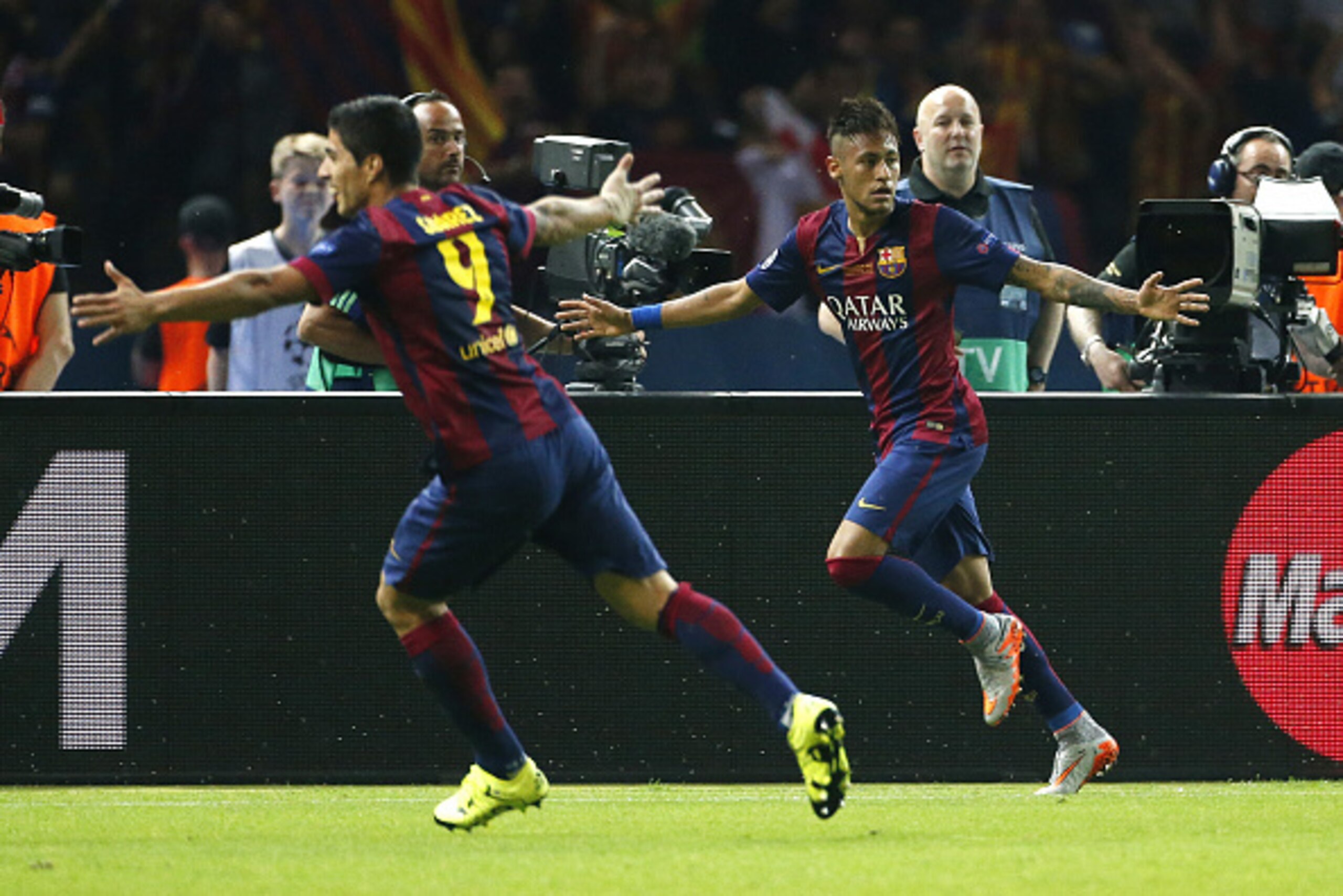 BERLIN, GERMANY - JUNE 6: Luis Suarez and Neymar Jr celebrate a goal during the UEFA Champions League Final between Juventus Turin and FC Barcelona at Olympiastadion on June 6, 2015 in Berlin, Germany. (Photo by Jean Catuffe/Getty Images)