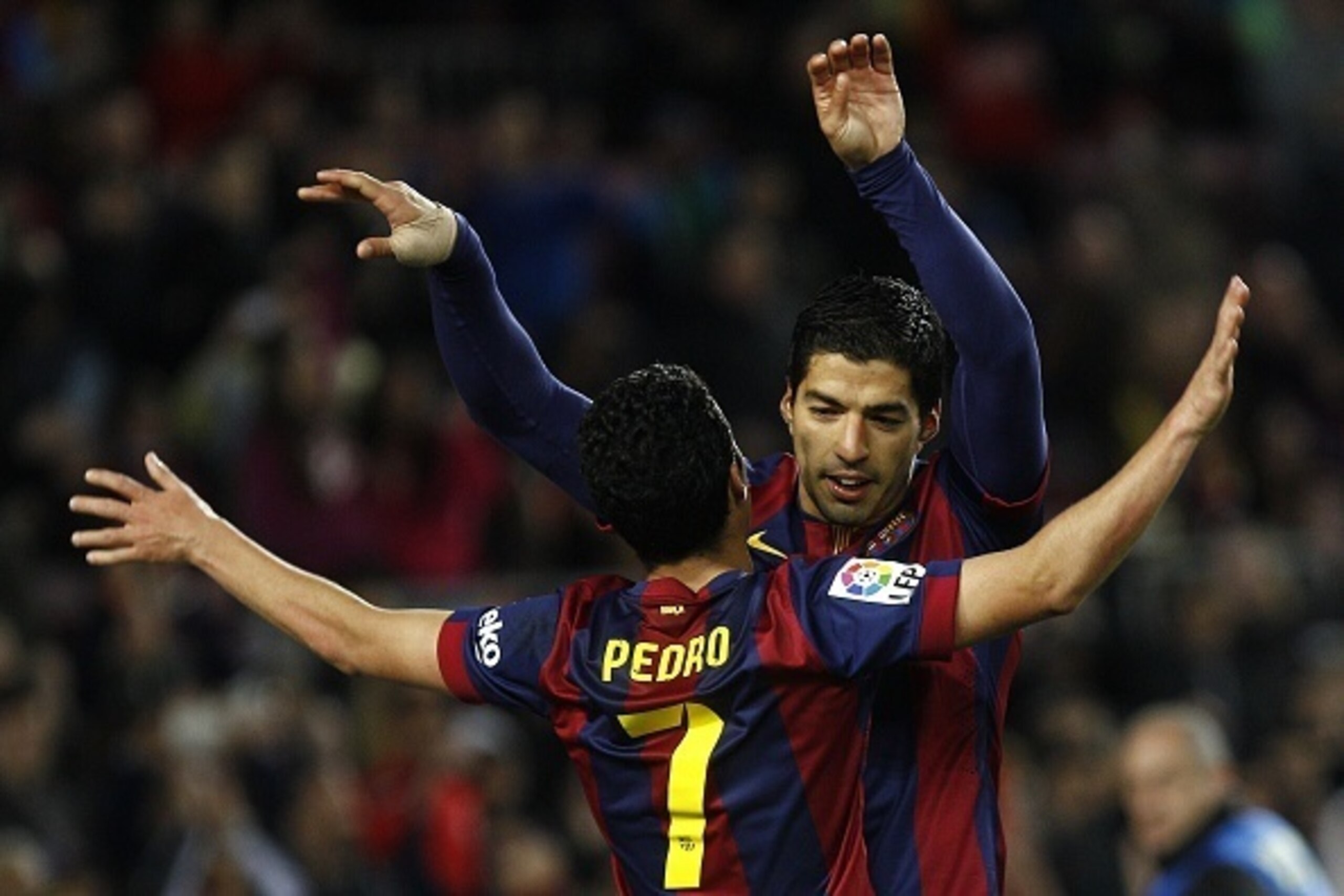 Barcelona's Uruguayan forward Luis Suarez (R) celebrates a goal with teammate Barcelona's forward Pedro Rodriguez during the Spanish league football match FC Barcelona v UD Almeria at the Camp Nou stadium in Barcelona on April 8, 2015.  AFP PHOTO / QUIQUE