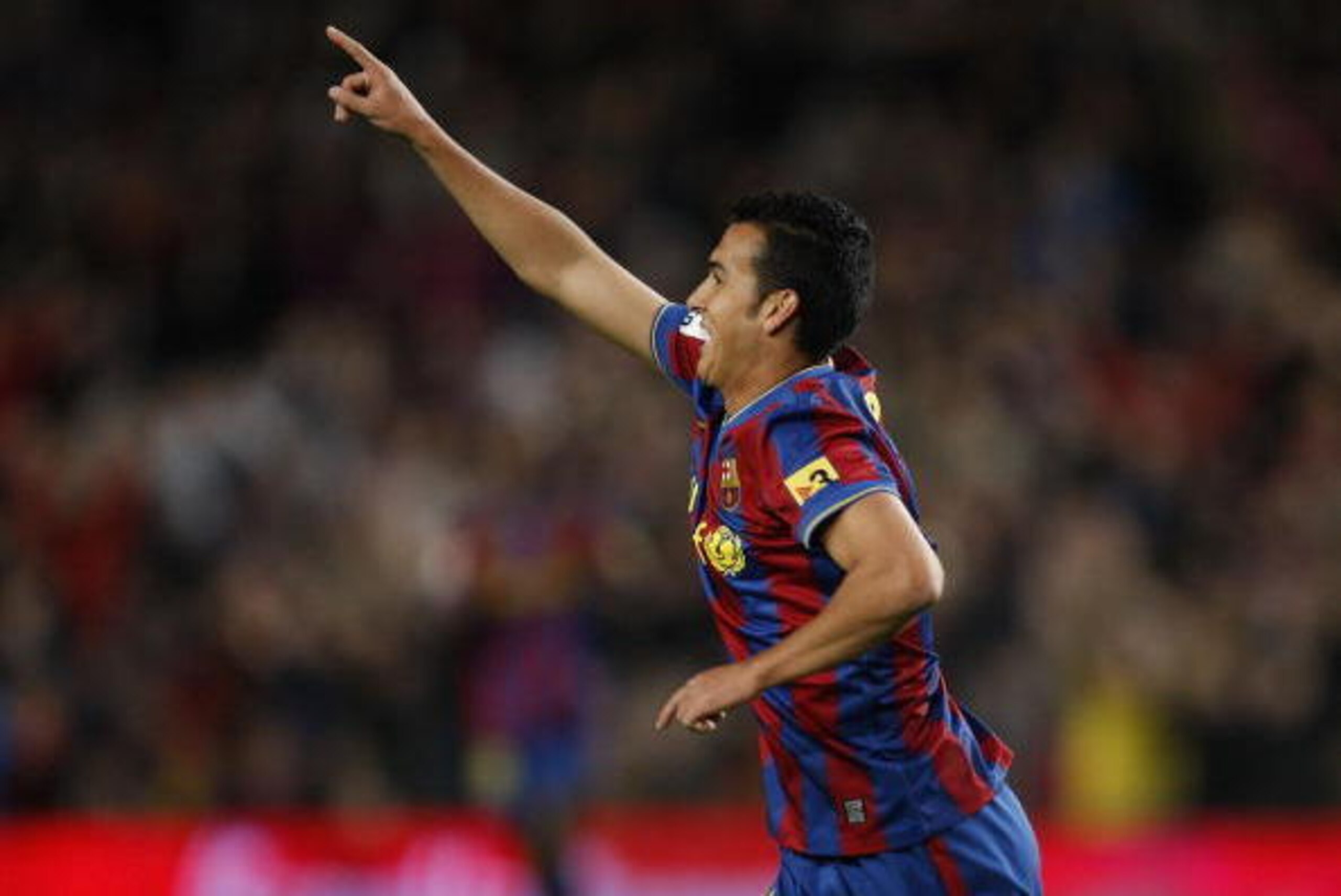 BARCELONA, SPAIN - NOVEMBER 07: Pedro Rodriguez of Barcelona celebrates after scoring a goal during the La Liga match between Barcelona and Mallorca at the Camp Nou Stadium on November 7, 2009 in Barcelona, Spain. (Photo by Angel Martinez/Getty Images)
