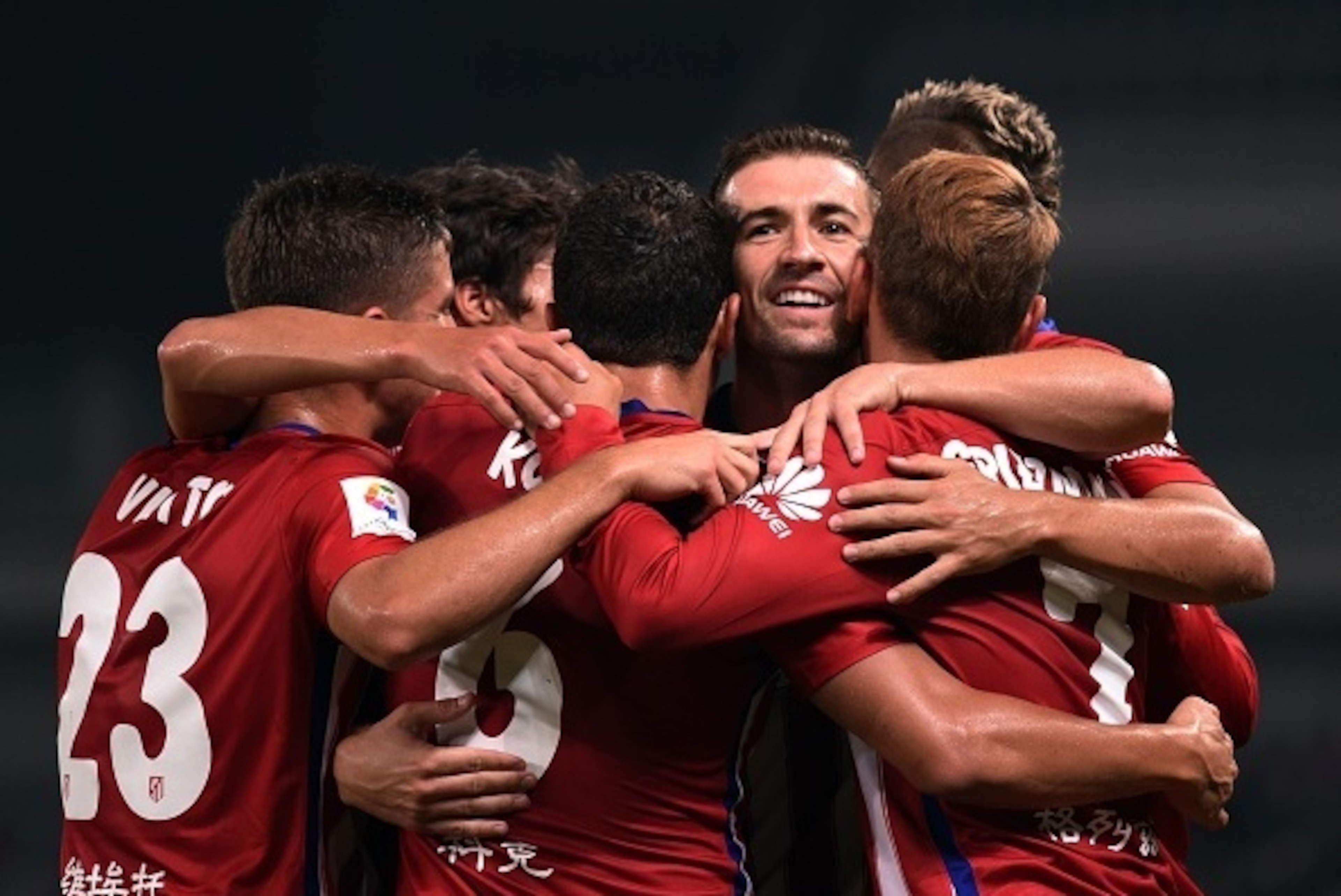 Atletico Madrid players celebrate a goal by French forward Antoine Griezmann (R) during a friendly football match between Shanghai SIPG and Atletico Madrid in Shanghai on August 4, 2015. AFP PHOTO / JOHANNES EISELE (Photo credit should read JOHANNE Atletico Madrid players celebrate a goal by French forward Antoine Griezmann (R) during a friendly football match between Shanghai SIPG and Atletico Madrid in Shanghai on August 4, 2015. AFP PHOTO / JOHANNES EISELE (Photo credit should read JOHANNE