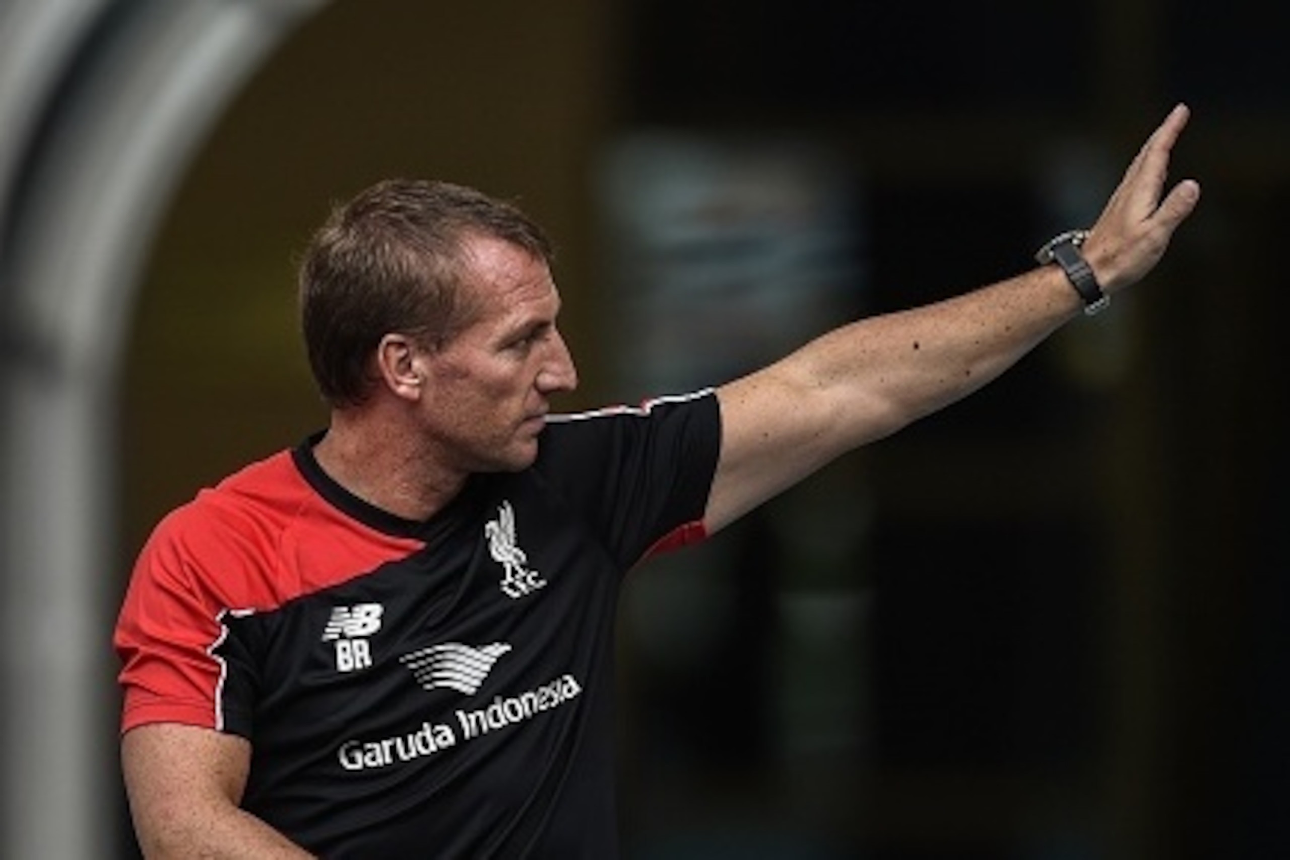 Liverpool's Northern Irish manager Brendan Rodgers gestures to Malaysian fans during a training session at the Bukit Jalil Stadium in Kuala Lumpur on July 23, 2015 on the eve of their friendly football match against Malaysia XI.     AFP PHOTO / MANAN VATS