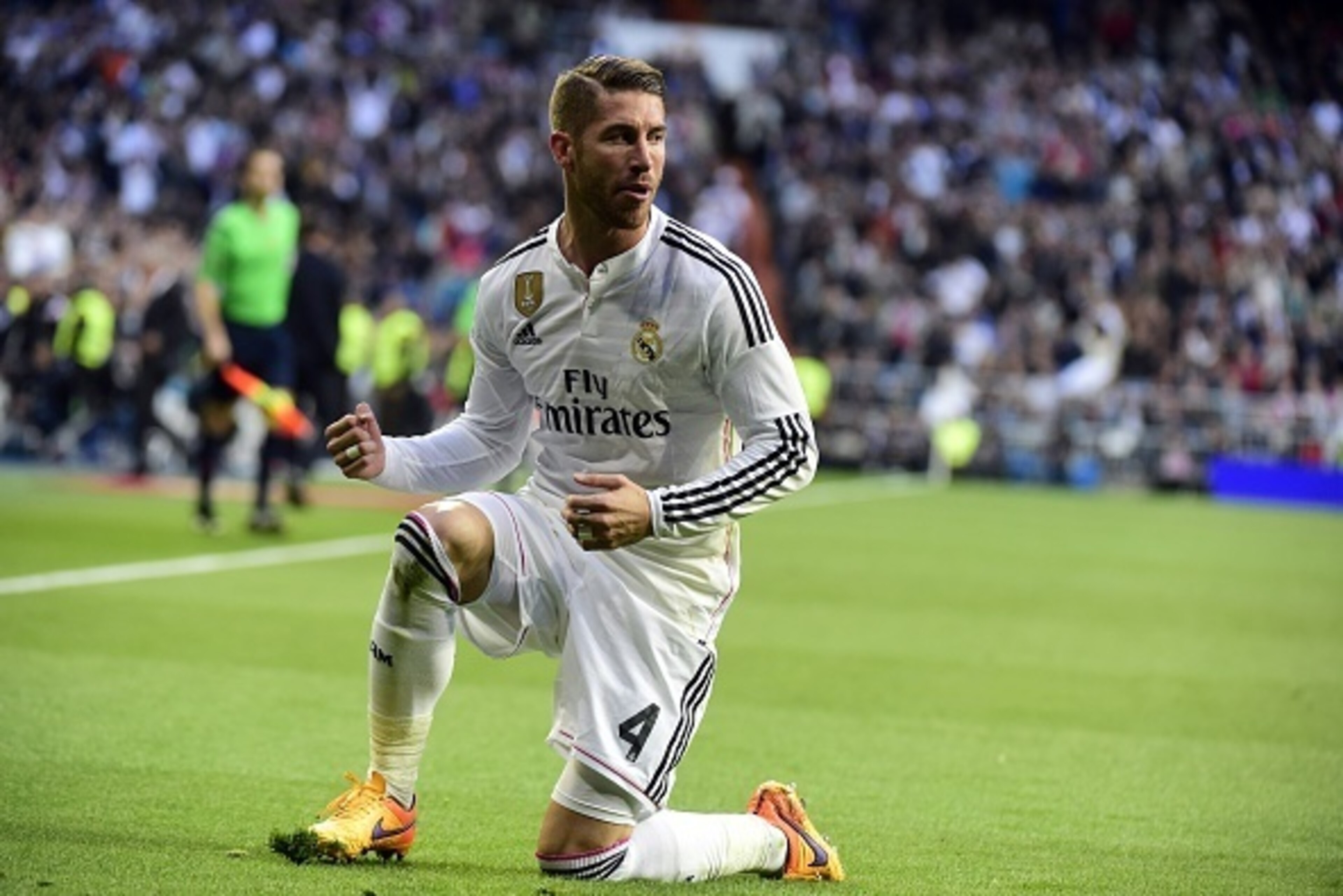 Real Madrid's defender Sergio Ramos celebrates after scoring during the Spanish league football match Real Madrid CF vs Malaga FC at the Santiago Bernabeu stadium in Madrid on April 18, 2015.   AFP PHOTO/ GERARD JULIEN        (Photo credit should read GER