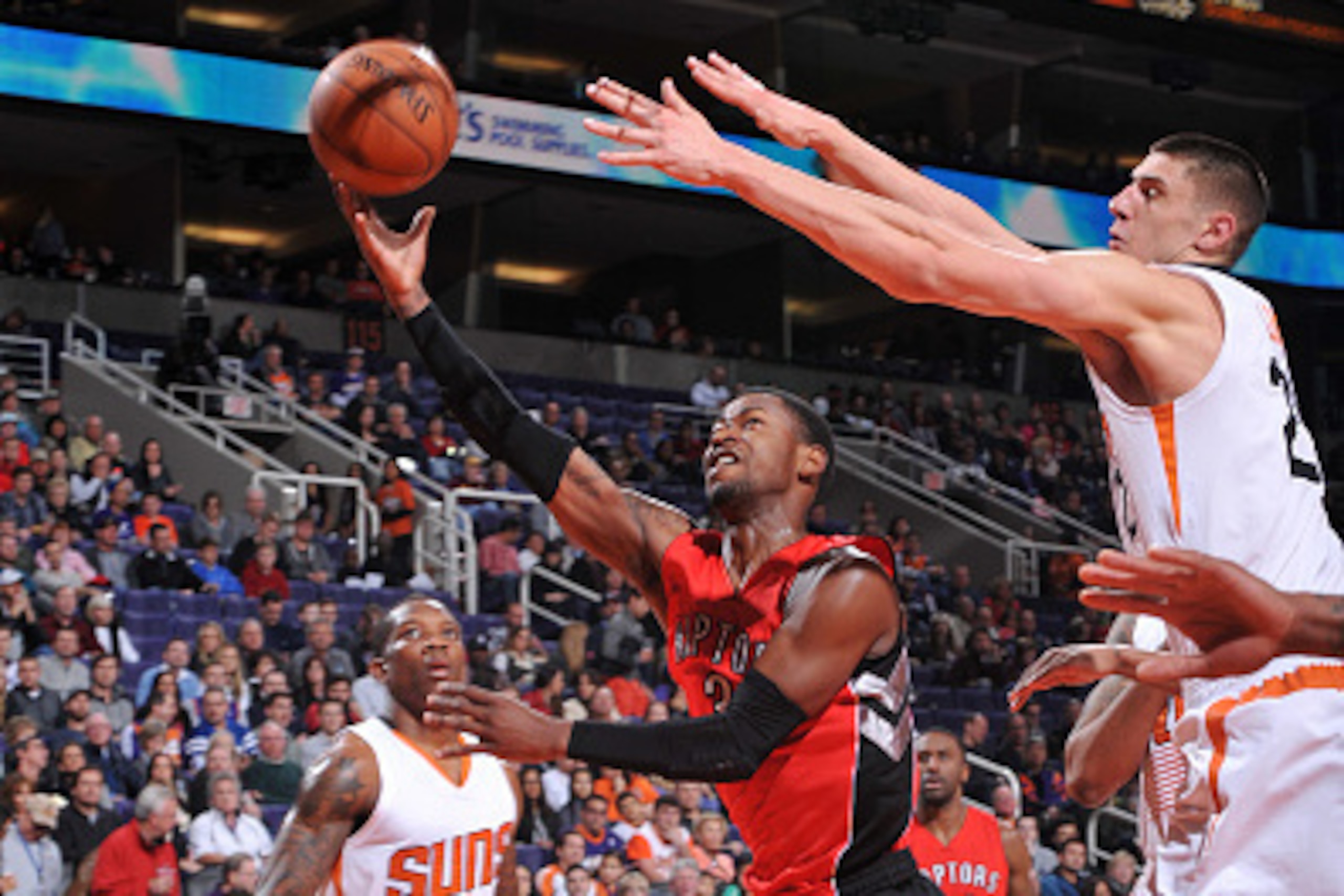 PHOENIX, AZ - JANUARY 4: Terrence Ross #31 of the Toronto Raptors shoots against the Phoenix Suns on January 4, 2015 at U.S. Airways Center in Phoenix, Arizona. NOTE TO USER: User expressly acknowledges and agrees that, by downloading and or using this p PHOENIX, AZ - JANUARY 4: Terrence Ross #31 of the Toronto Raptors shoots against the Phoenix Suns on January 4, 2015 at U.S. Airways Center in Phoenix, Arizona. NOTE TO USER: User expressly acknowledges and agrees that, by downloading and or using this p
