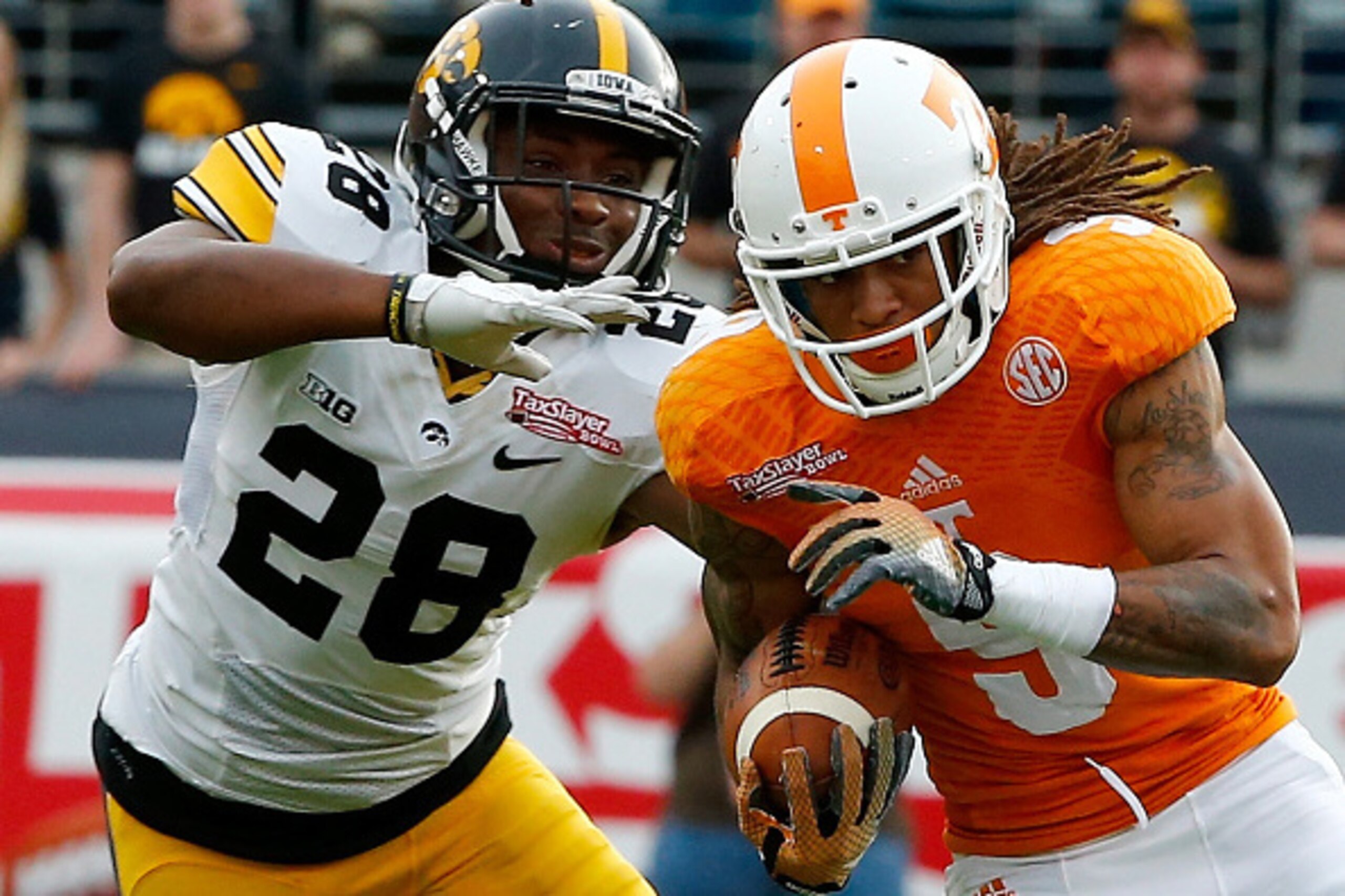 JACKSONVILLE, FL - JANUARY 02:  Von Pearson #9 of the Tennessee Volunteers runs past Maurice Fleming #28 of the Iowa Hawkeyes  during the TaxSlayer Bowl at EverBank Field on January 2, 2015 in Jacksonville, Florida.  (Photo by Sam Greenwood/Getty Images)