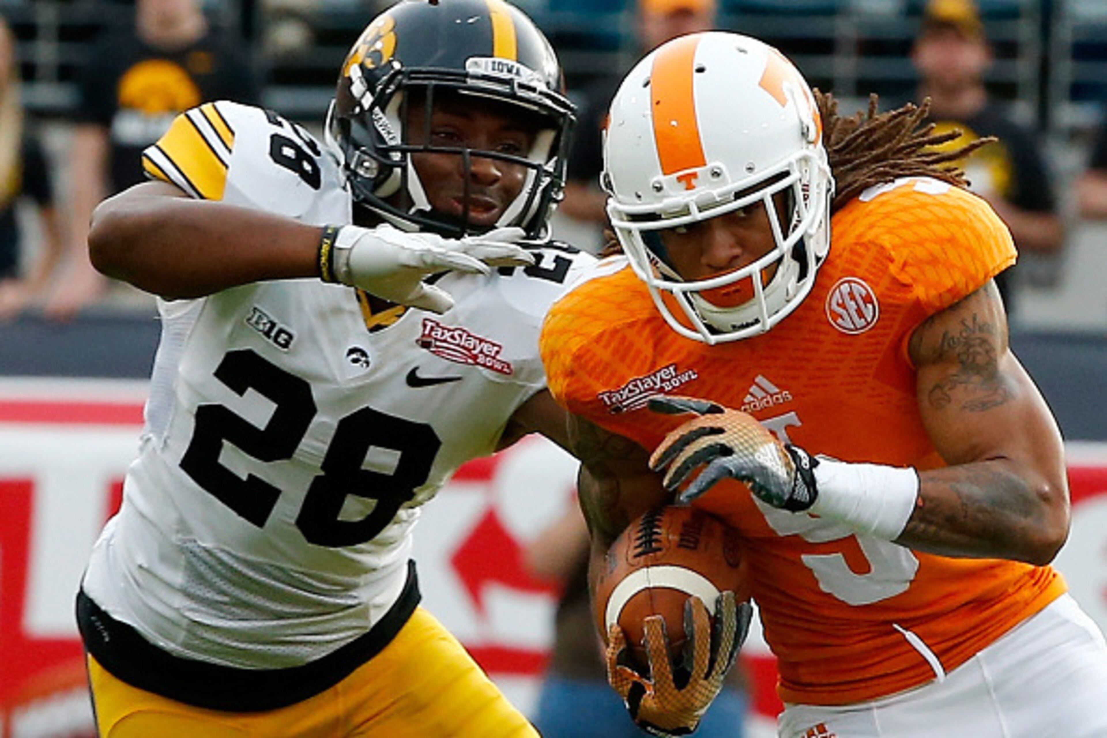 JACKSONVILLE, FL - JANUARY 02: Von Pearson #9 of the Tennessee Volunteers runs past Maurice Fleming #28 of the Iowa Hawkeyes during the TaxSlayer Bowl at EverBank Field on January 2, 2015 in Jacksonville, Florida. (Photo by Sam Greenwood/Getty Images) JACKSONVILLE, FL - JANUARY 02: Von Pearson #9 of the Tennessee Volunteers runs past Maurice Fleming #28 of the Iowa Hawkeyes during the TaxSlayer Bowl at EverBank Field on January 2, 2015 in Jacksonville, Florida. (Photo by Sam Greenwood/Getty Images)