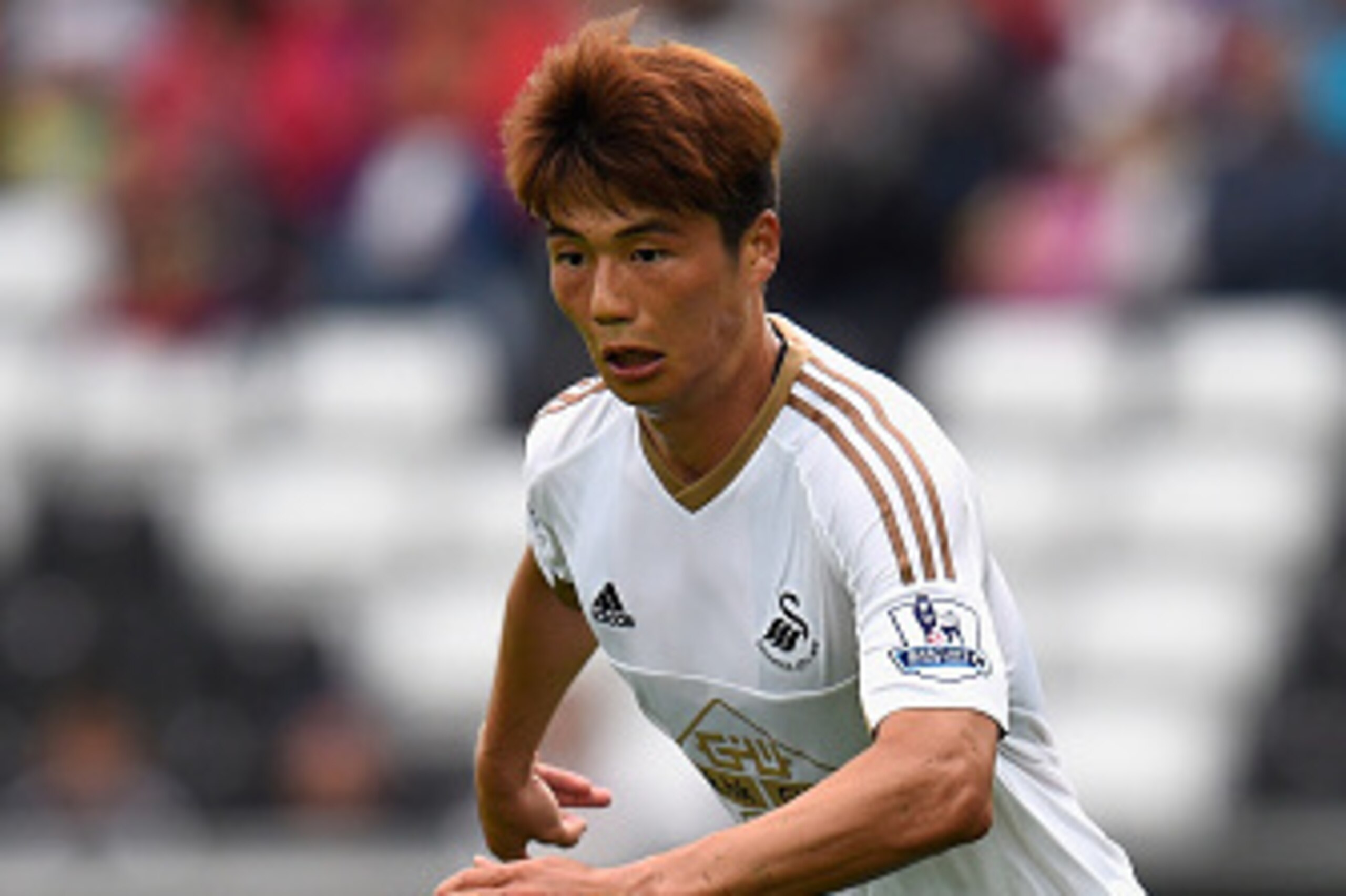 SWANSEA, WALES - AUGUST 01:  Swansea player Ki Sung-Yueng in action during the Pre season friendly match between Swansea City and Deportivo La Coruna at Liberty Stadium on August 1, 2015 in Swansea, Wales.  (Photo by Stu Forster/Getty Images)