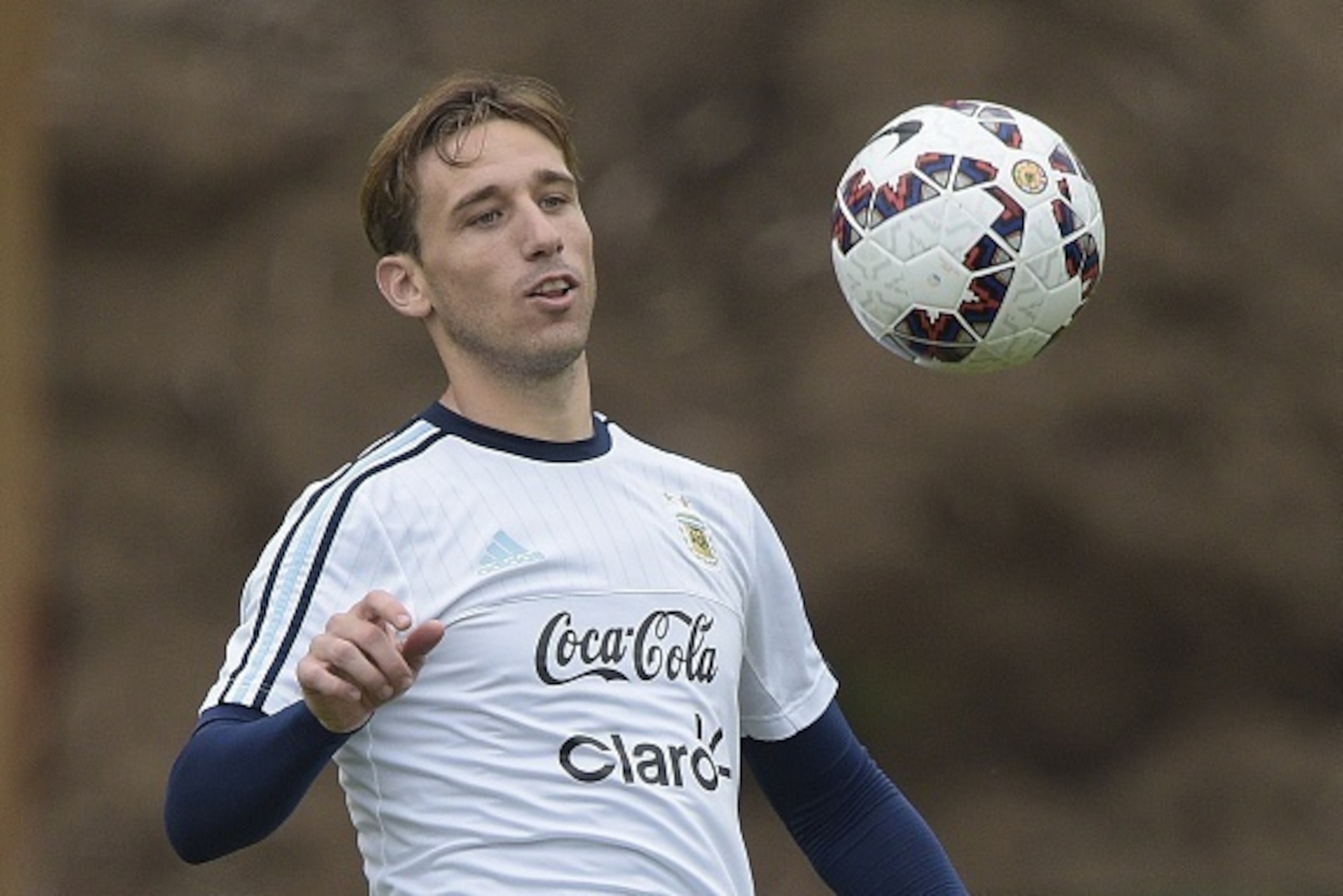 Argentina's midfielder Lucas Biglia controls the ball during a training session in La Serena, Coquimbo, Chile on June 22, 2015 ahead their Copa America Chile 2015 quarterfinals football match against Colombia to be held in Vina del Mar on June 26. AFP PHO